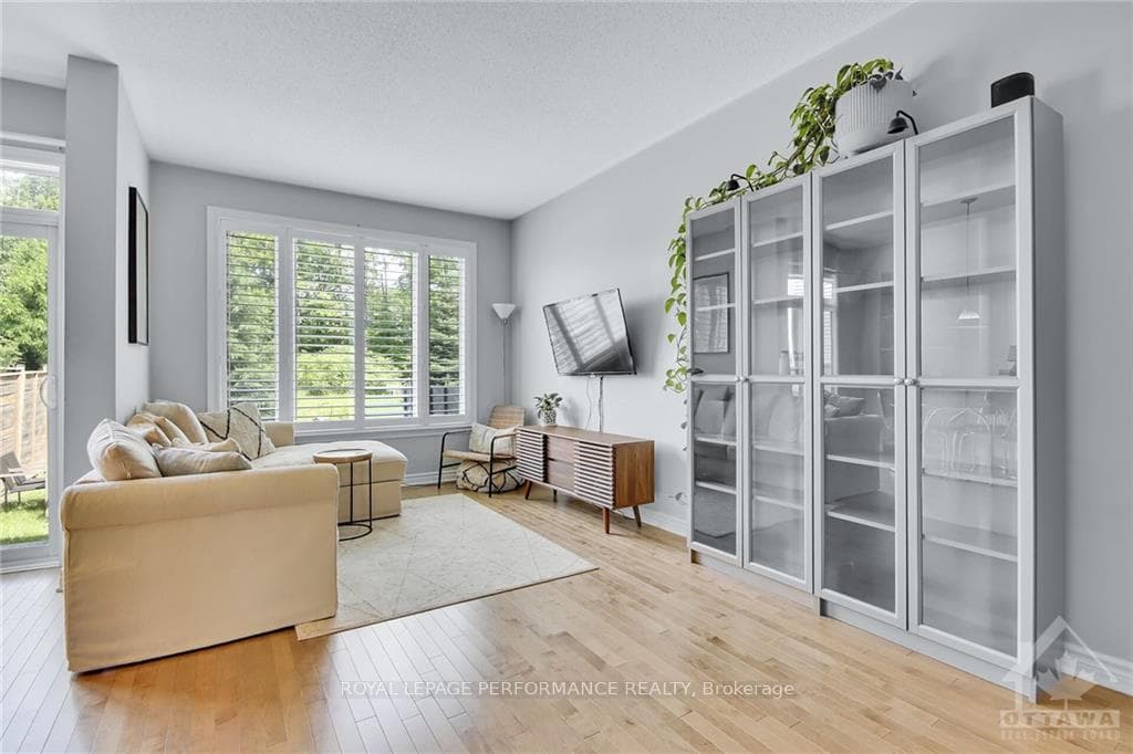 332 MELODIE Street photo 5