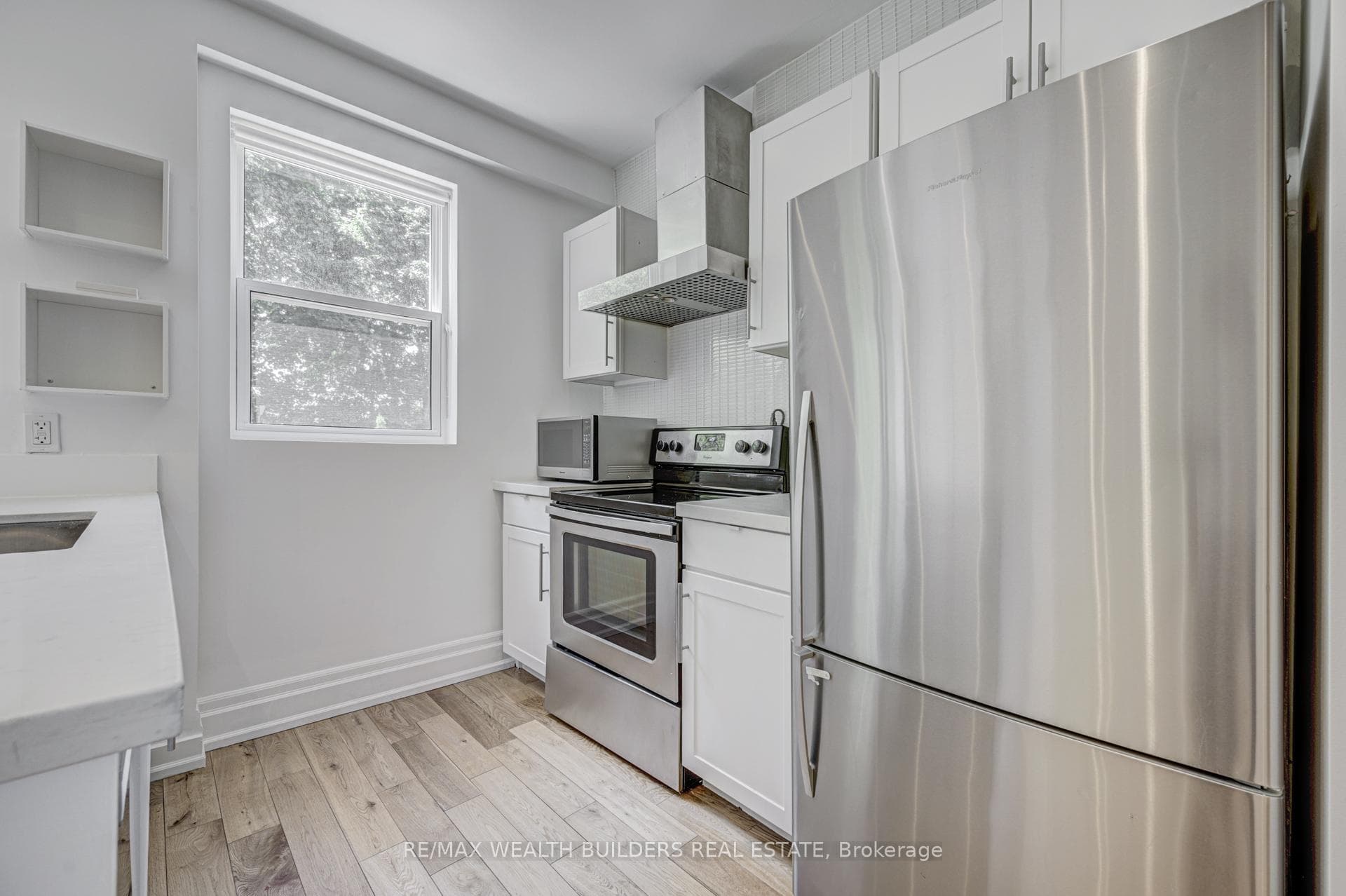 172 Indian Road Crescent Unit Main photo 15