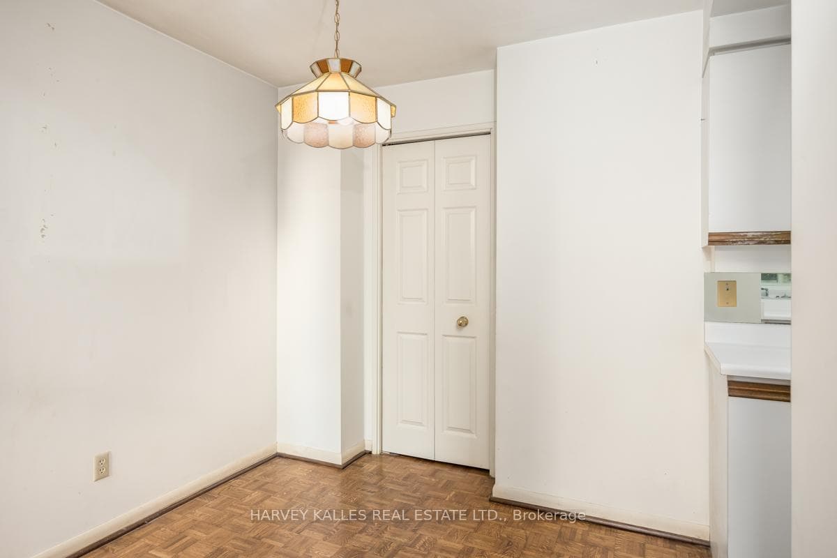 278 Bloor Street Unit 601 photo 15