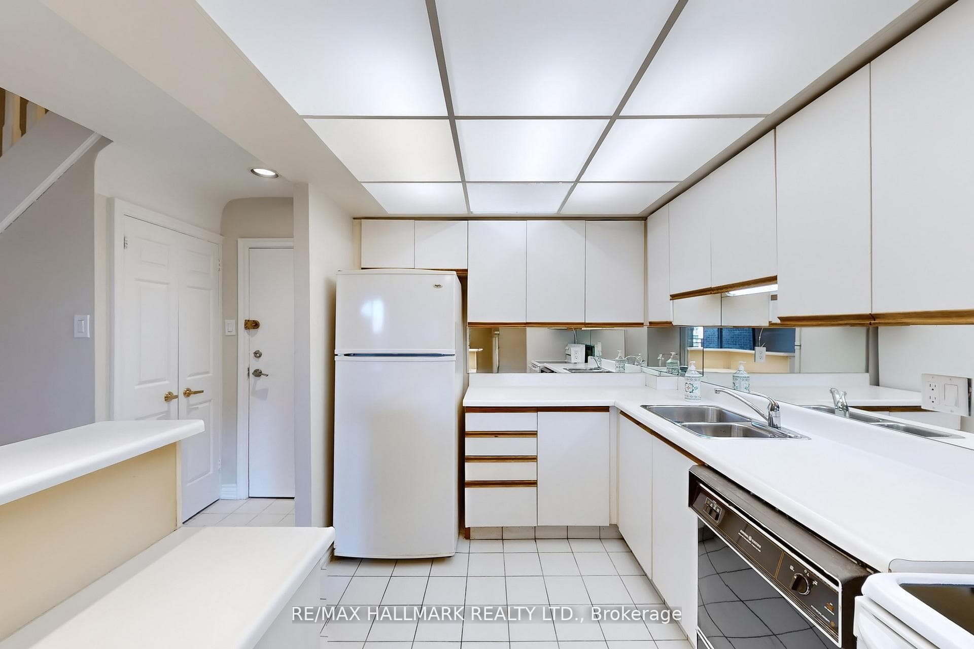 16 Elgin Street Unit 316 photo 4