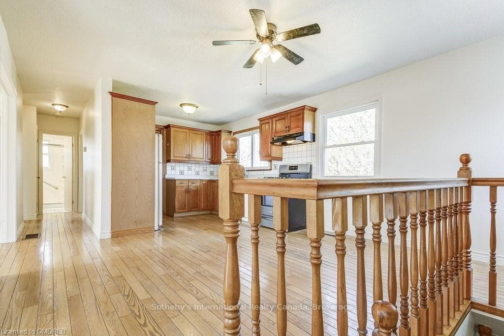 5688 SHERKSTON Road photo 12