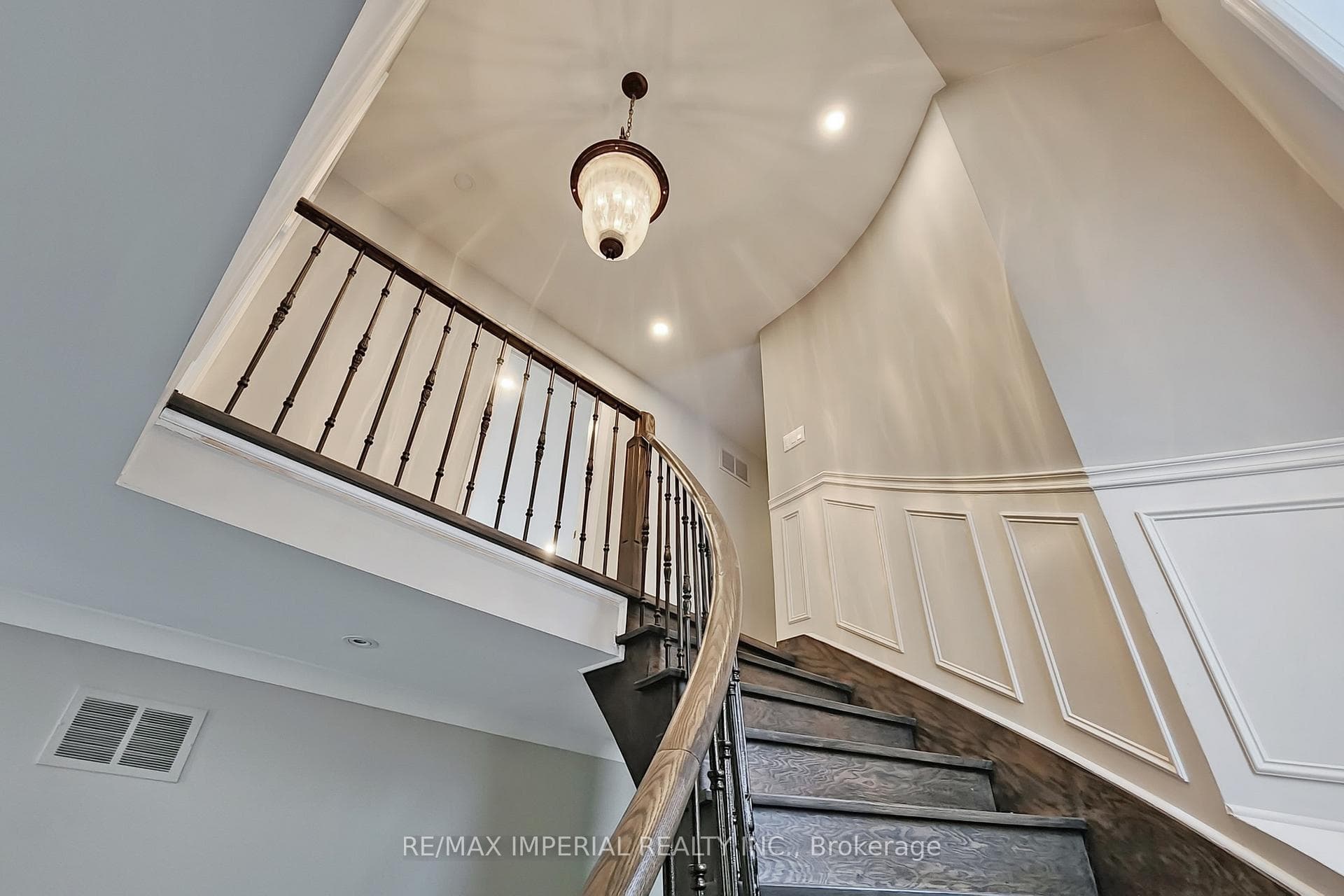 2 Blue Grass Drive photo 16