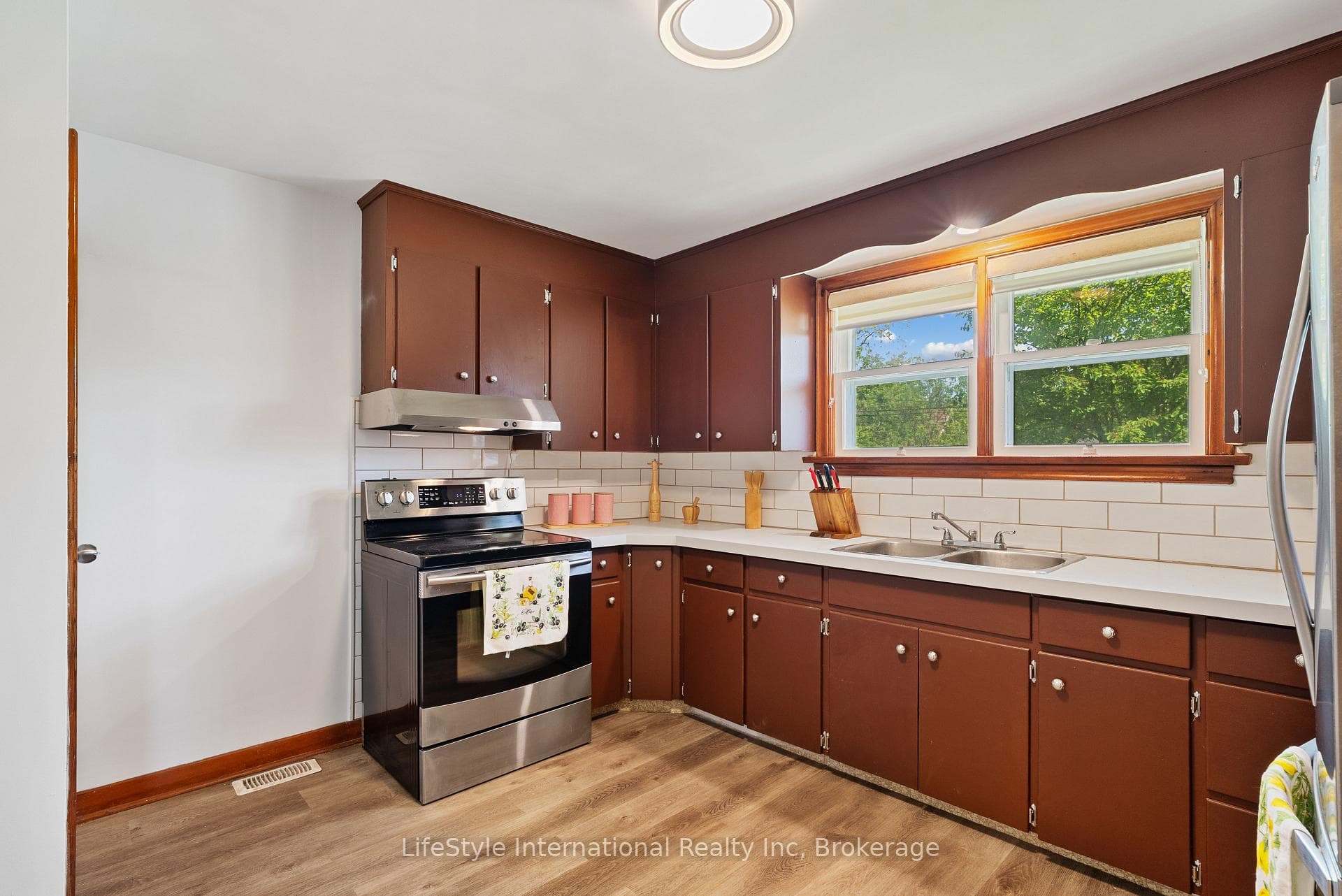 2 Westmount Road photo 20