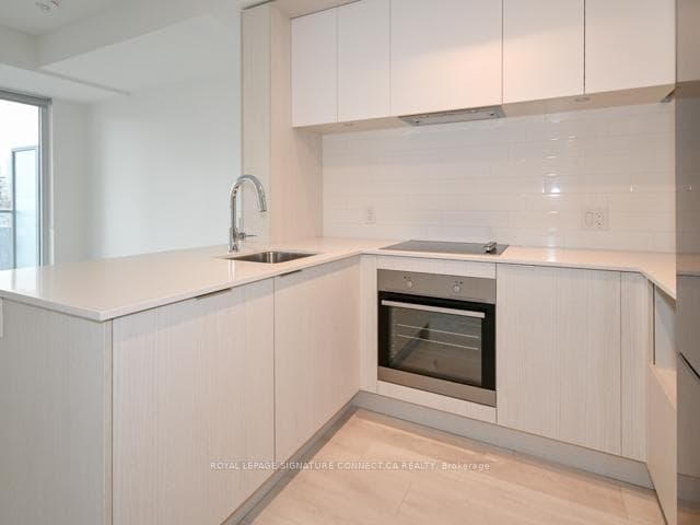 225 Sumach Street Unit 506 photo 8