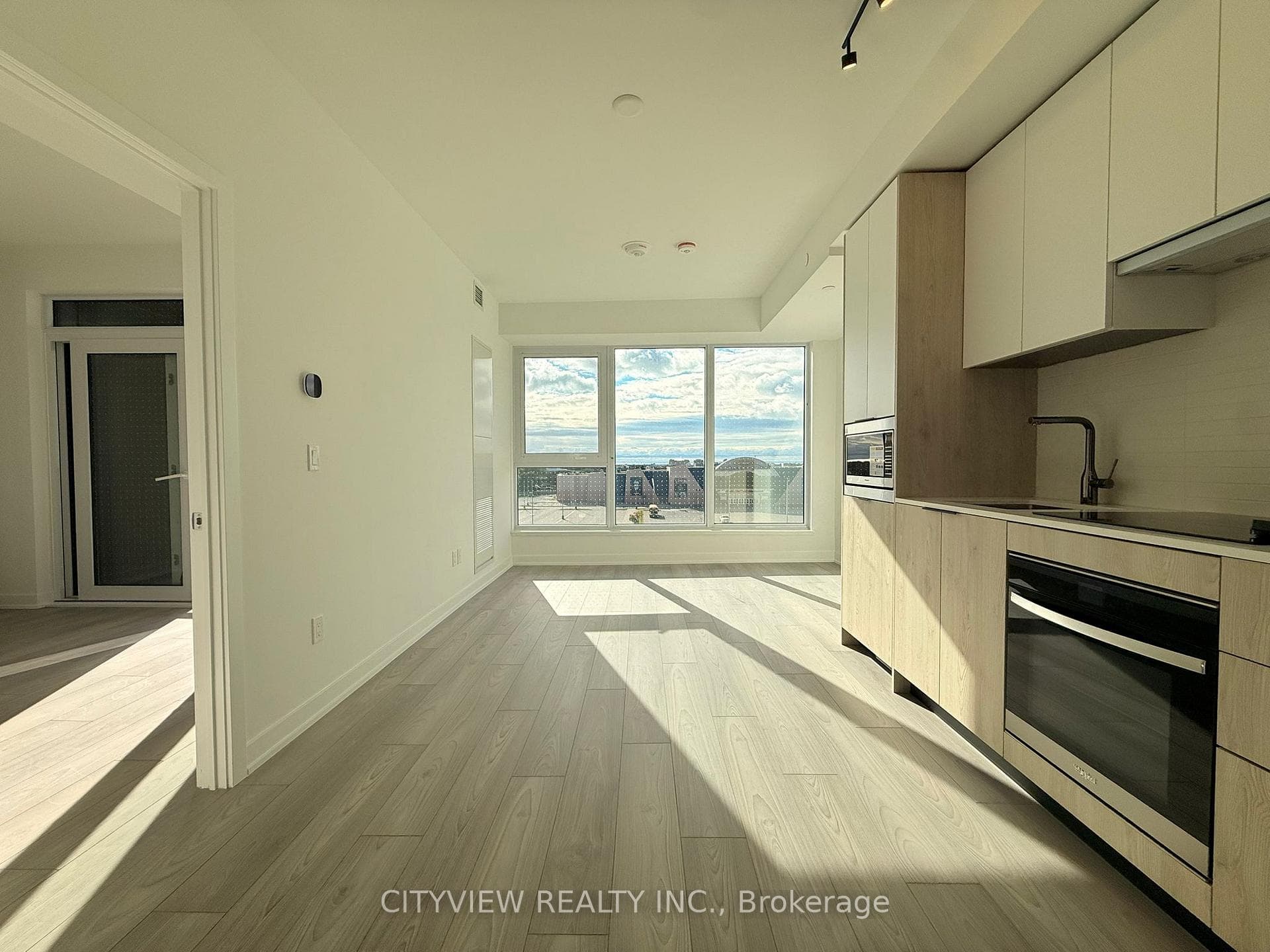 1007 The Queensway N/A Unit 425 photo 6