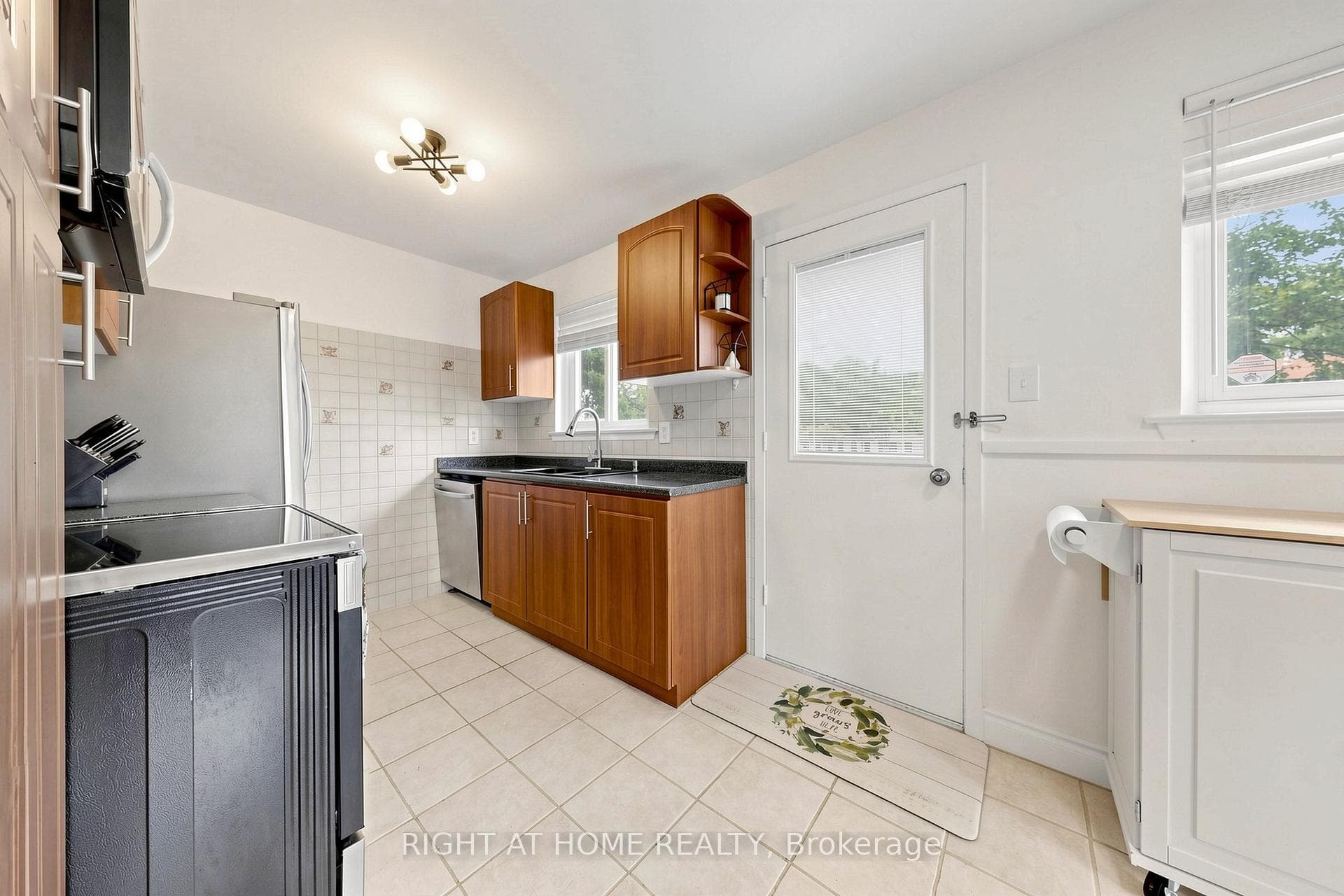 80 Lillooet Crescent photo 11