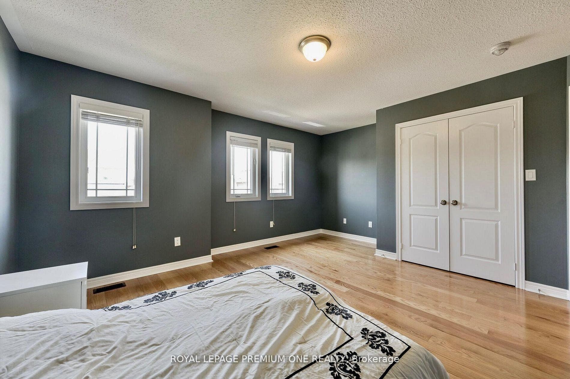 166 Sharpe Crescent photo 34