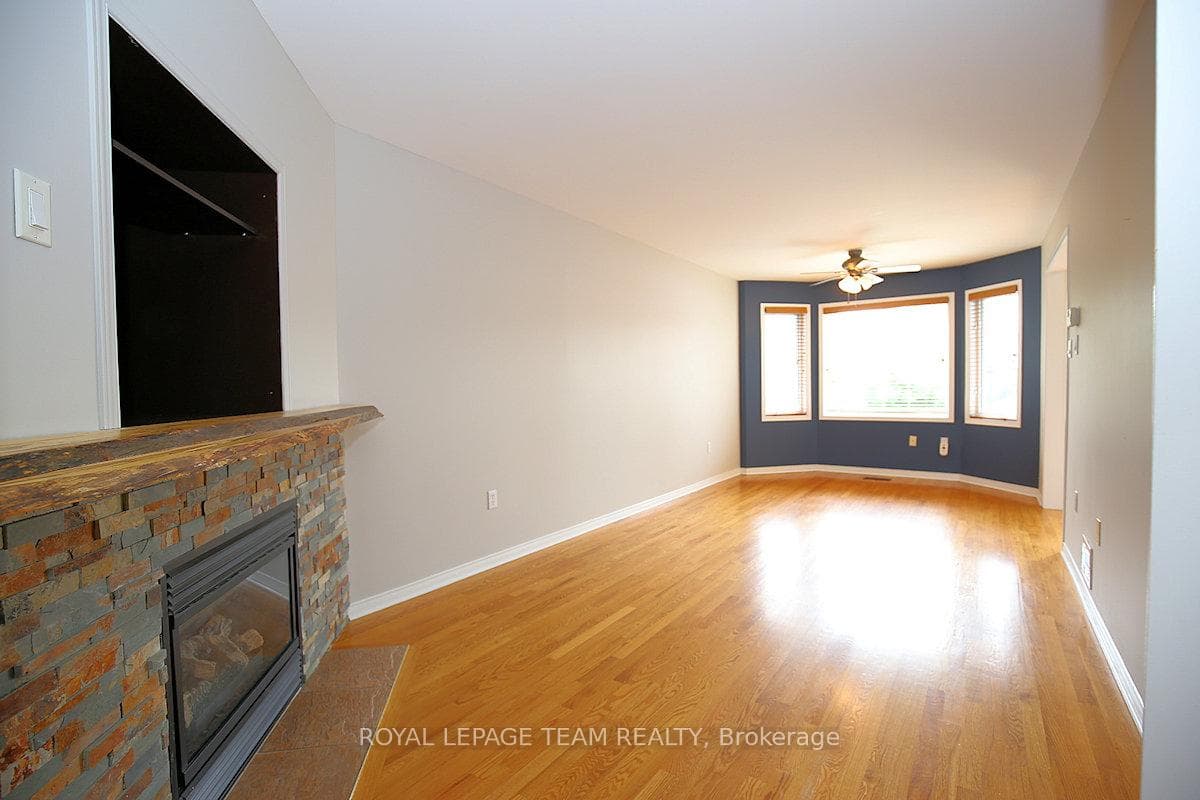 119 Blackdome Crescent photo 2