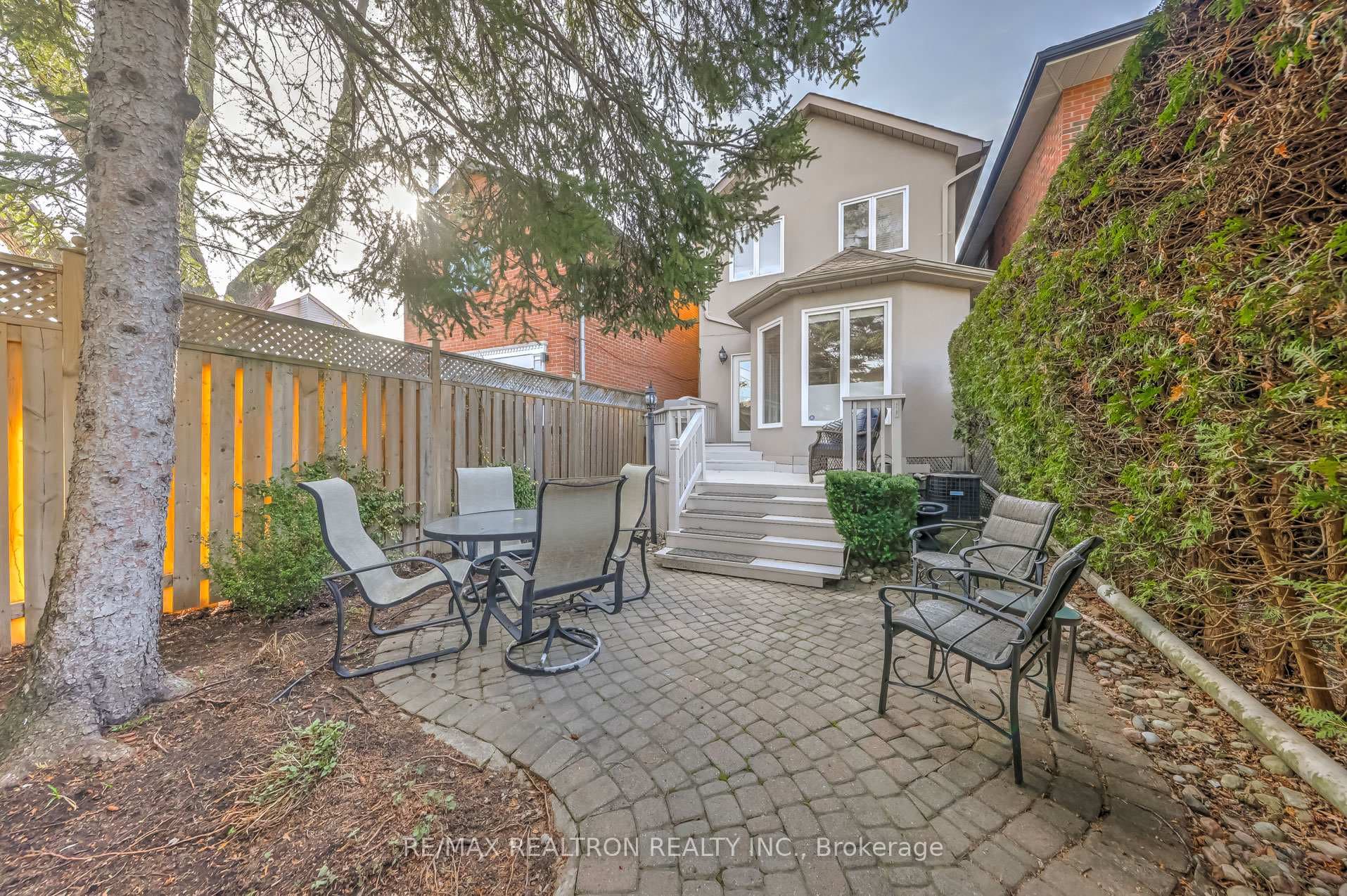 348 Woburn Avenue photo 19