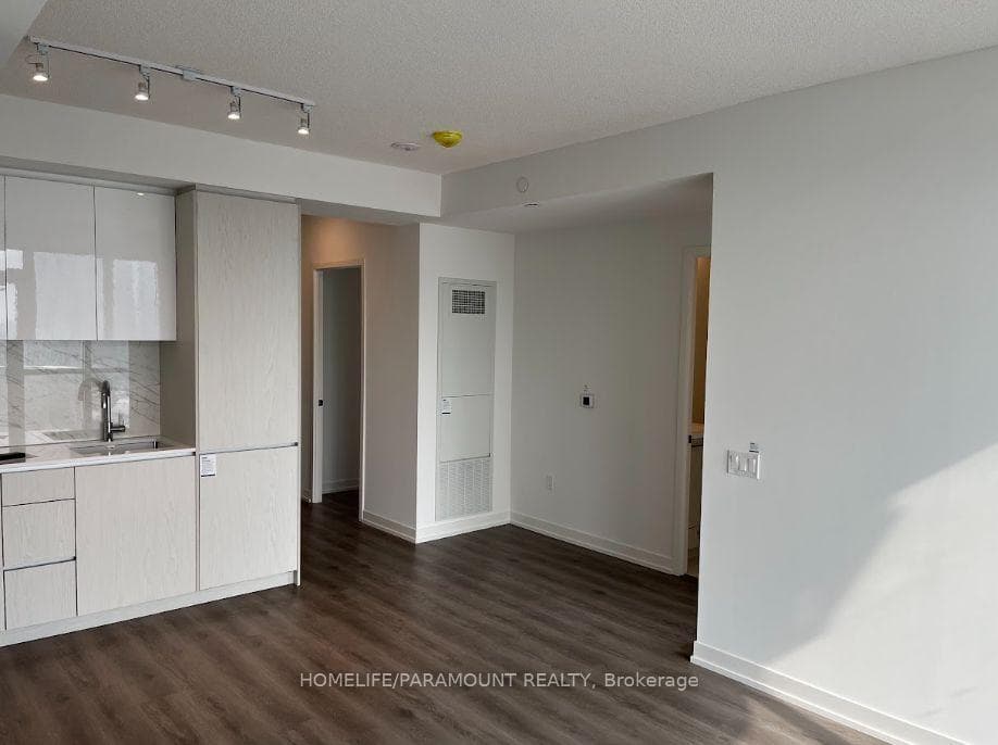 28 Interchange Way Unit 1705 photo 5