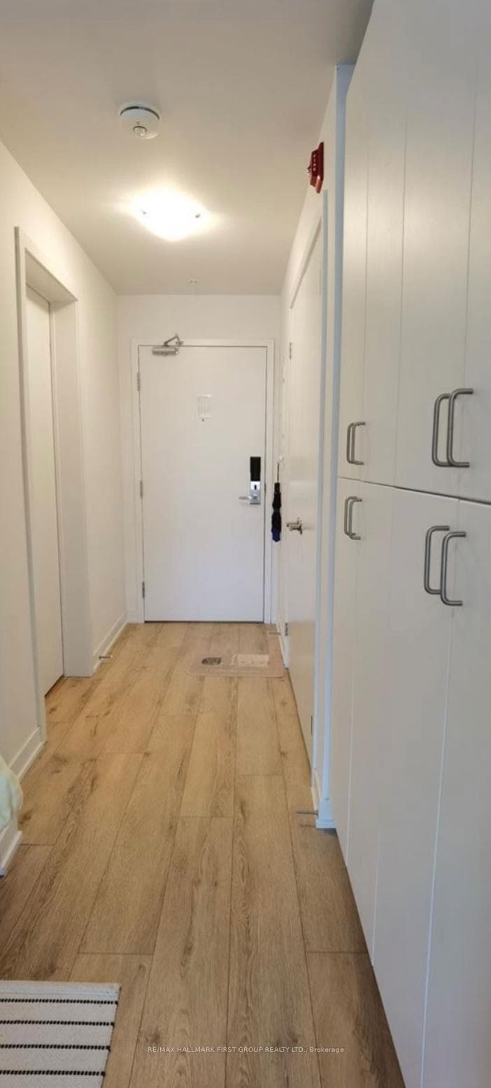 1800 Simcoe Street Unit 411 photo 6