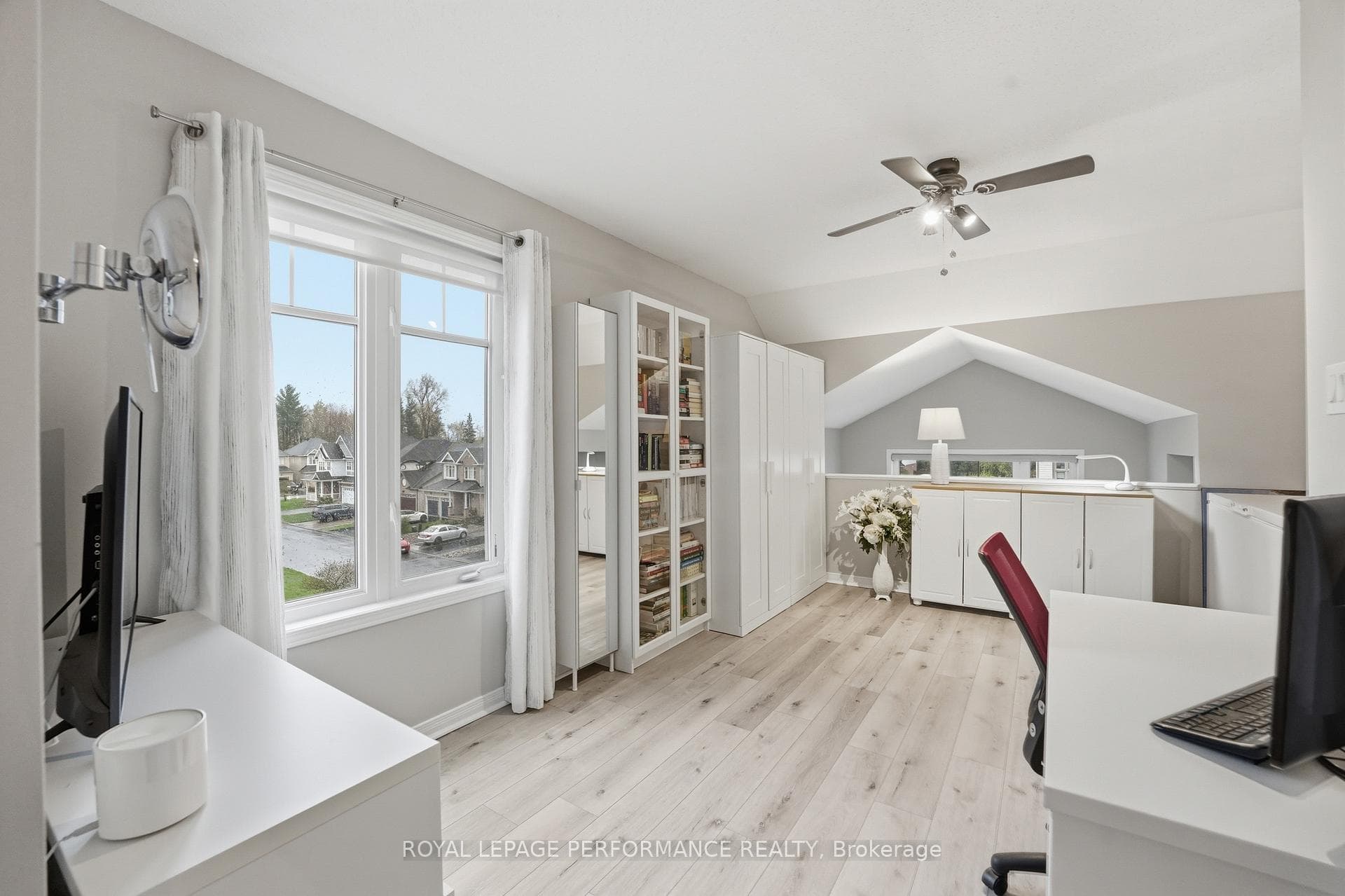302 Galston Private photo 32