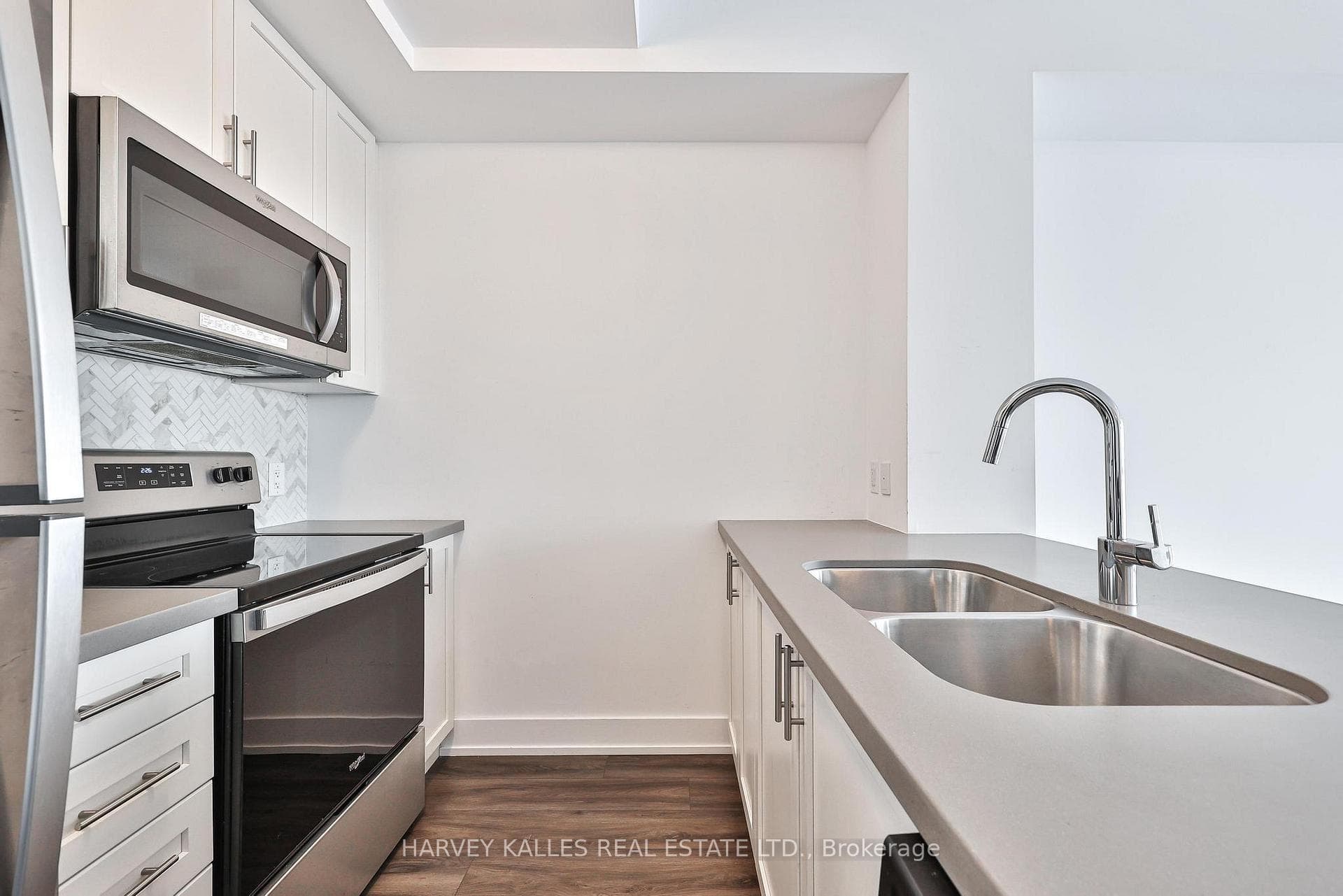 460 Dundas Street Unit 604 photo 7