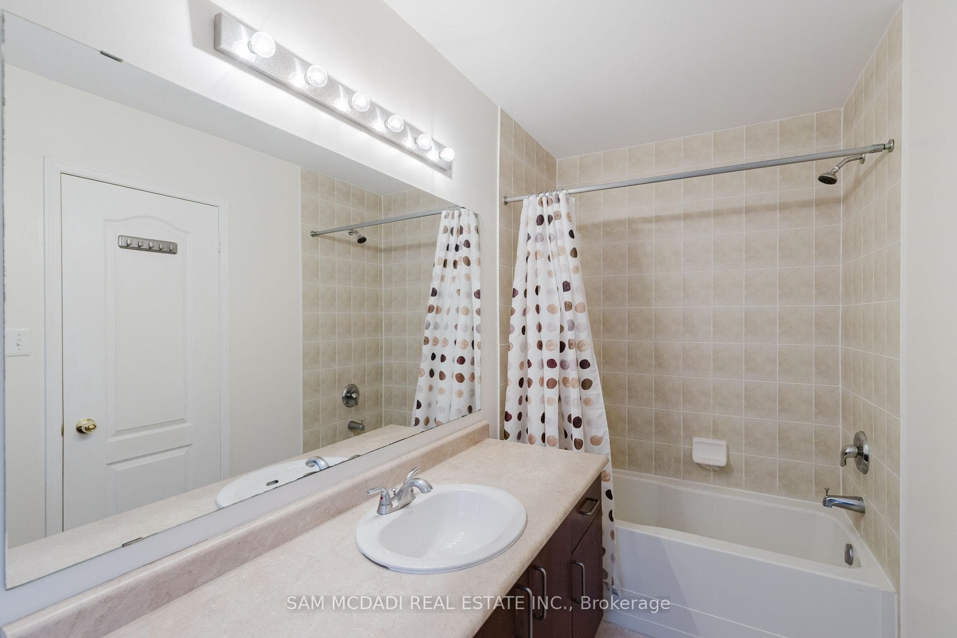 1260 Lamont Crescent photo 15