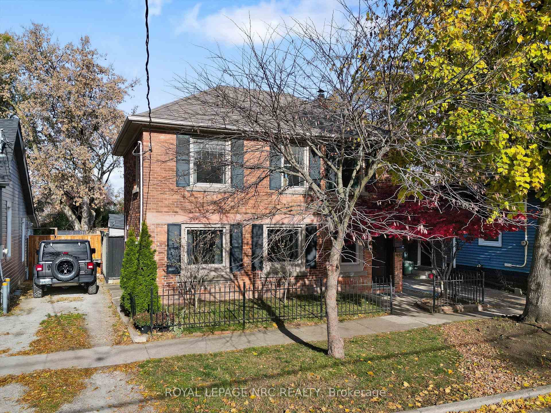89 1/2 Albert Street photo 1