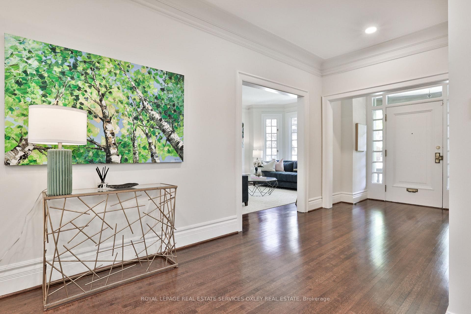 121 Roxborough Drive photo 4