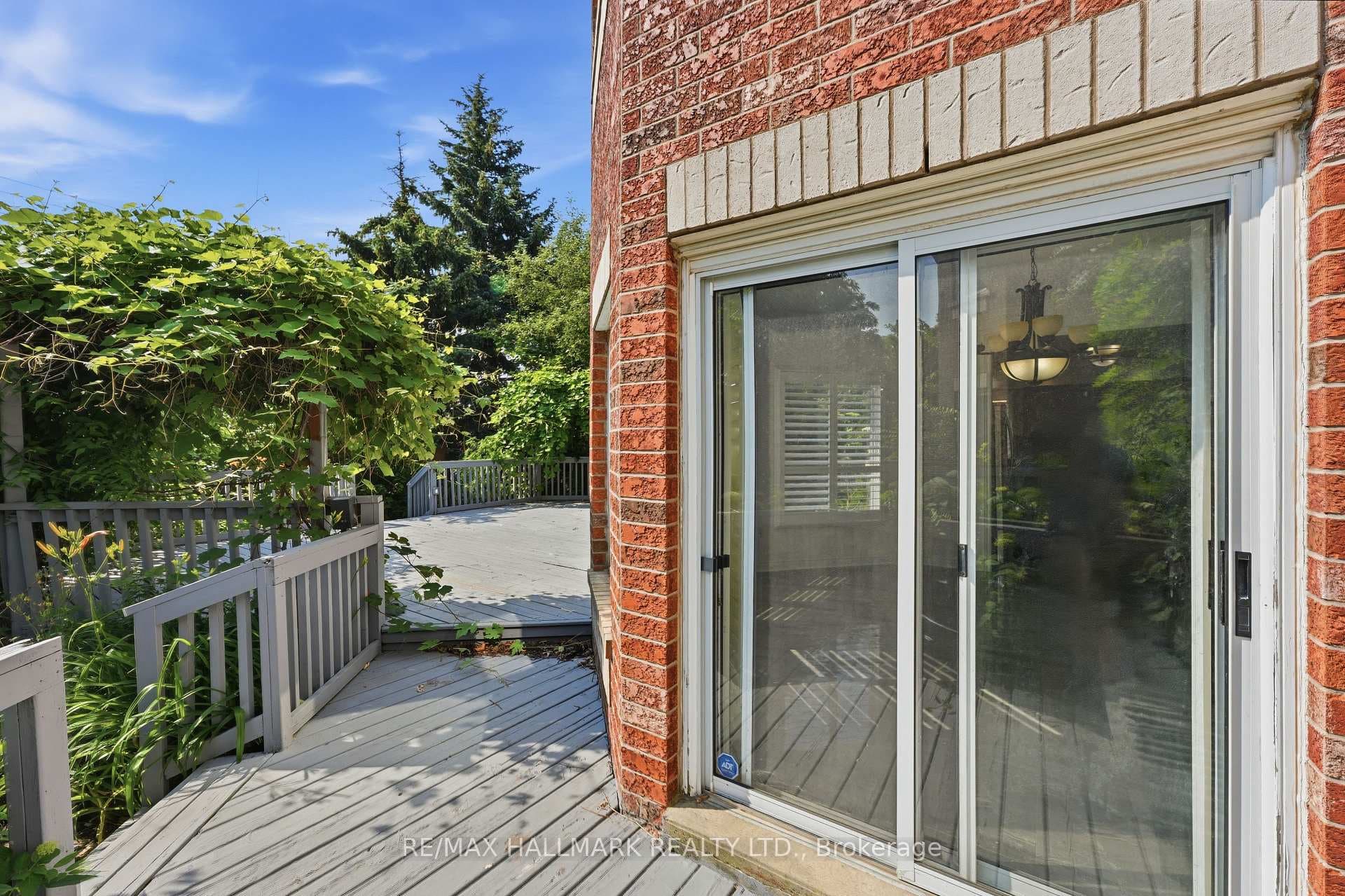 2013 Rosemount Crescent photo 40