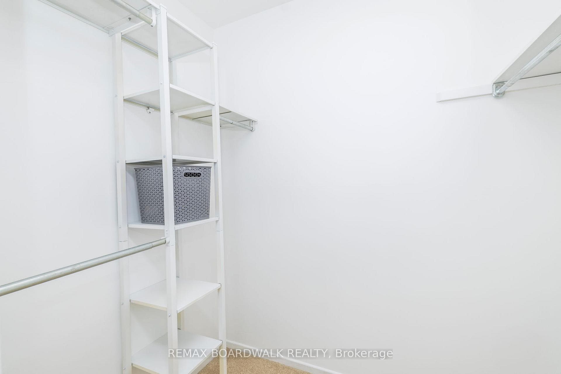 12 Selye Crescent photo 27