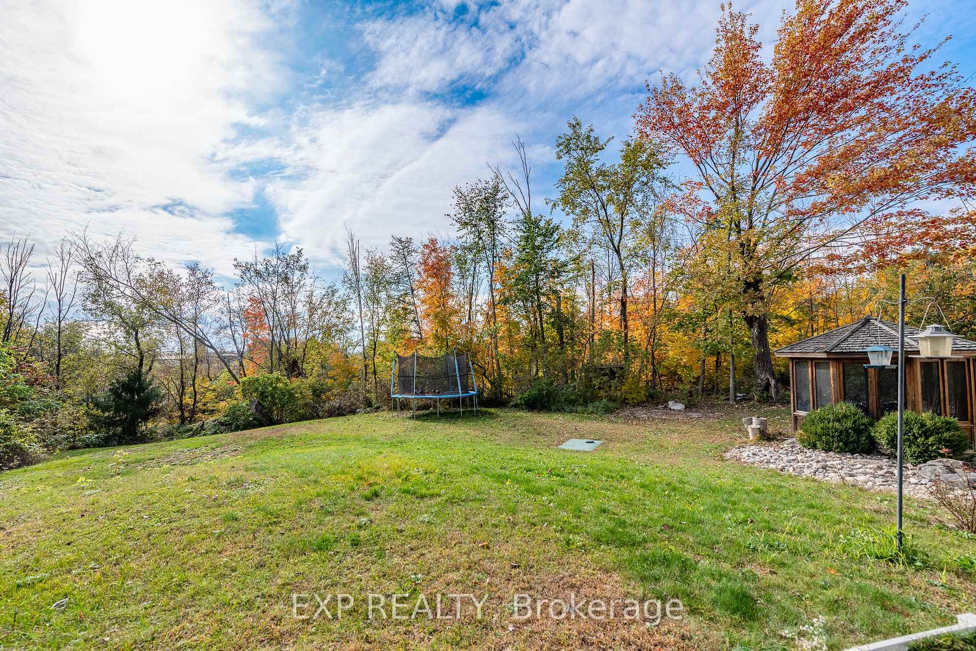 1238 Barnwell Crescent photo 46