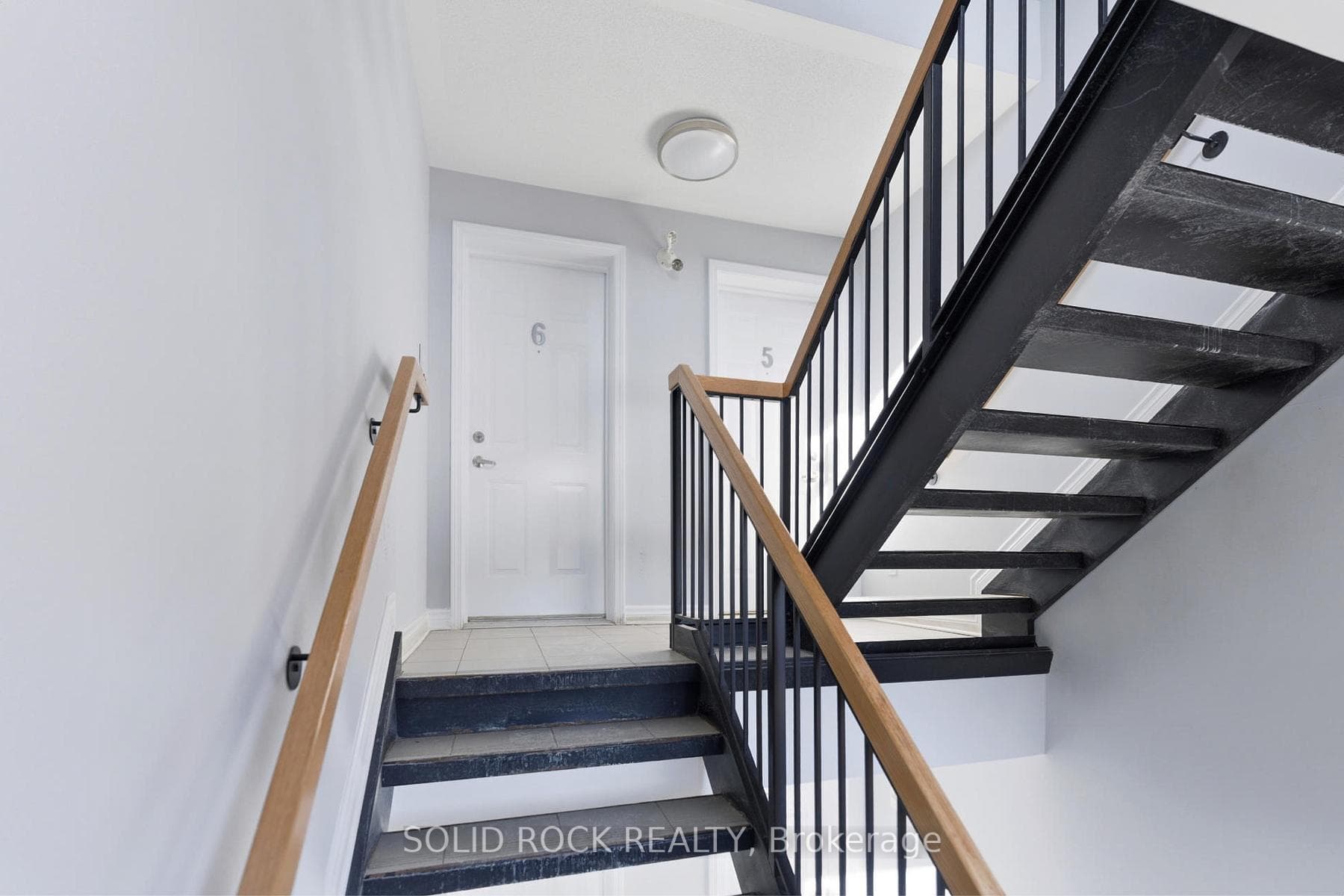 Dual stairwell design