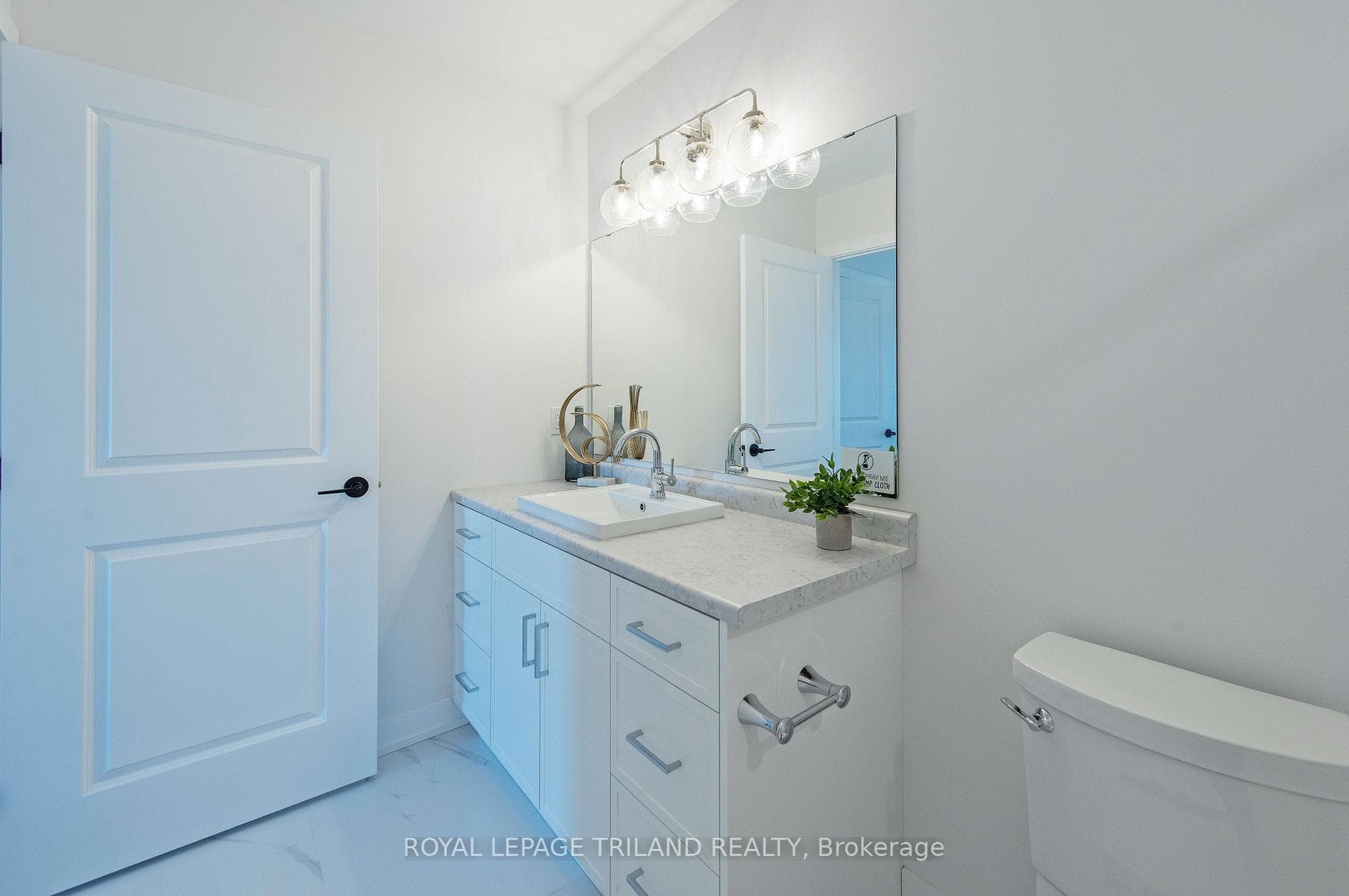 138 Renaissance Drive photo 33