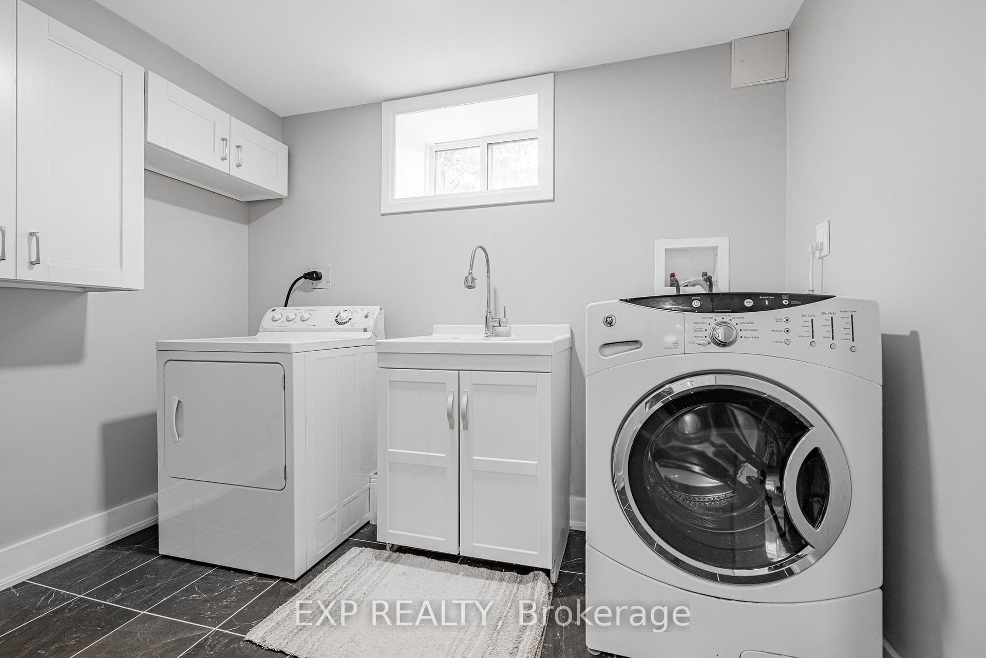 203 Centre Street photo 29