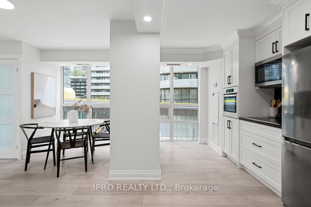 19 Grand Trunk Crescent Unit 506 photo 25
