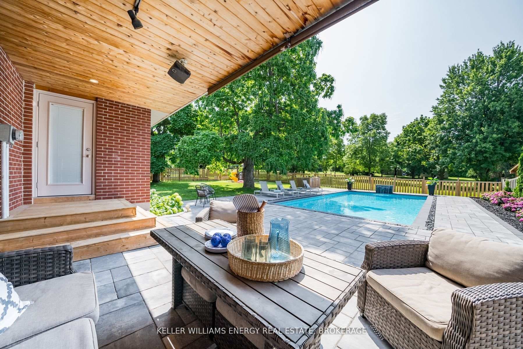 851 Swiss Heights photo 30