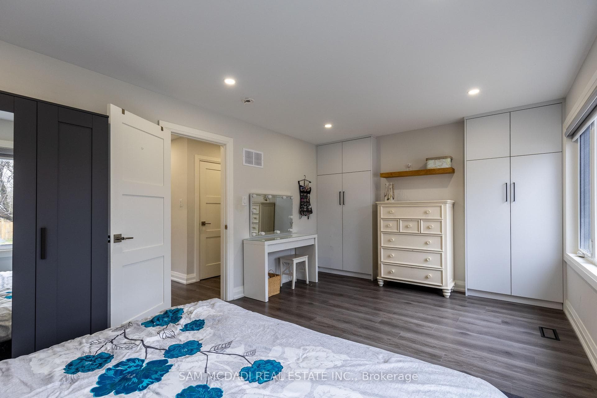 463 Rebecca Street photo 16