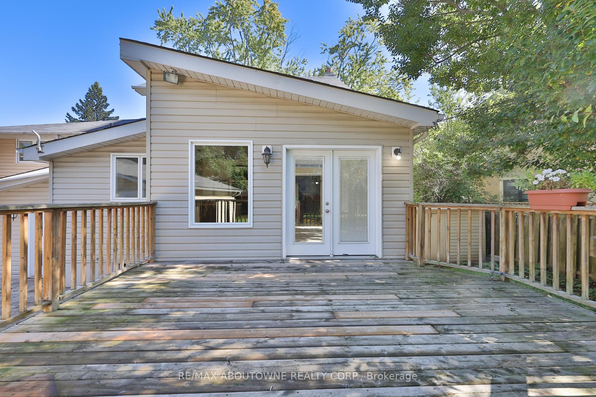 240 Tweedsdale Crescent photo 27