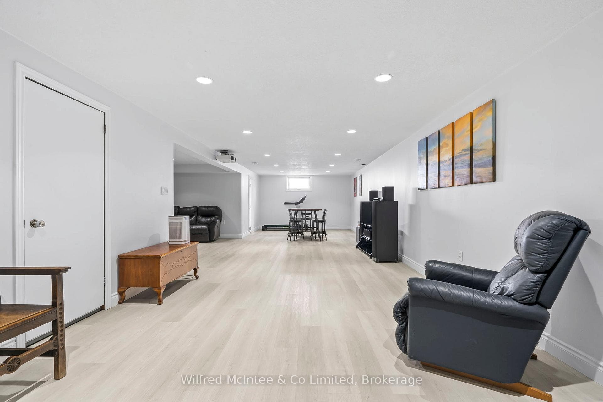 558 Queen Street photo 32