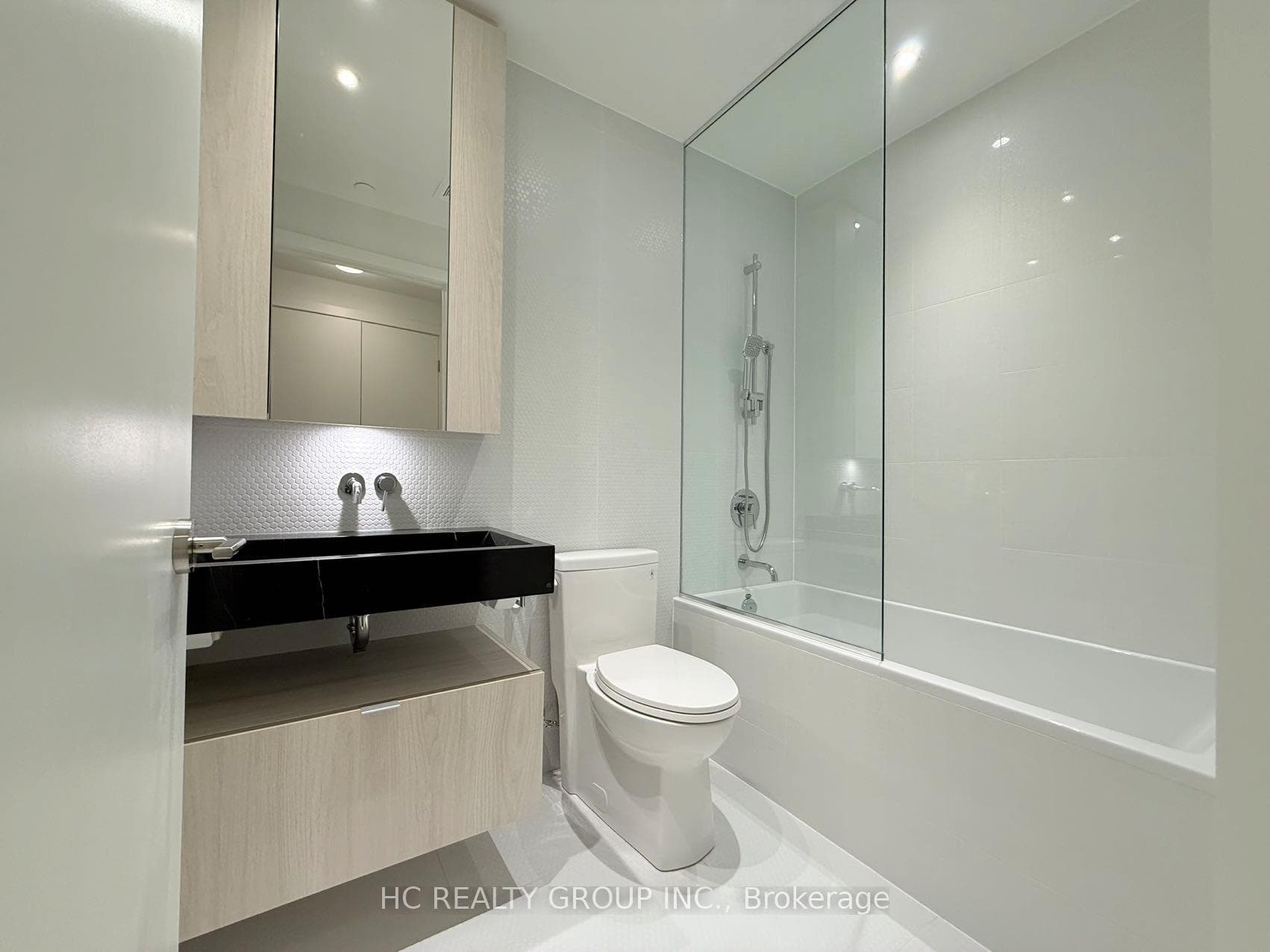 11 Yorkville Avenue Unit 1507 photo 9