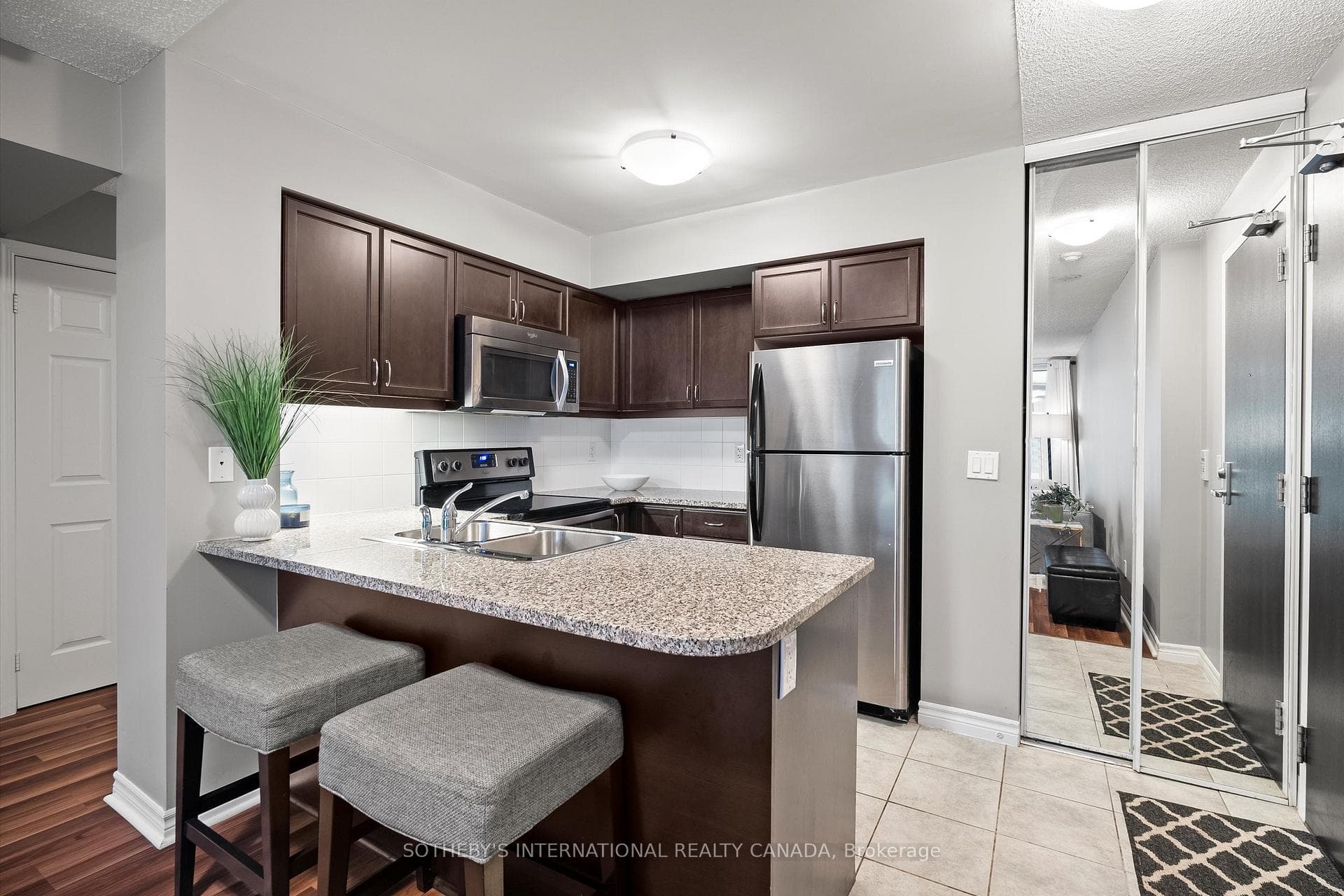 19 Grand Trunk Crescent Unit 707 photo 9