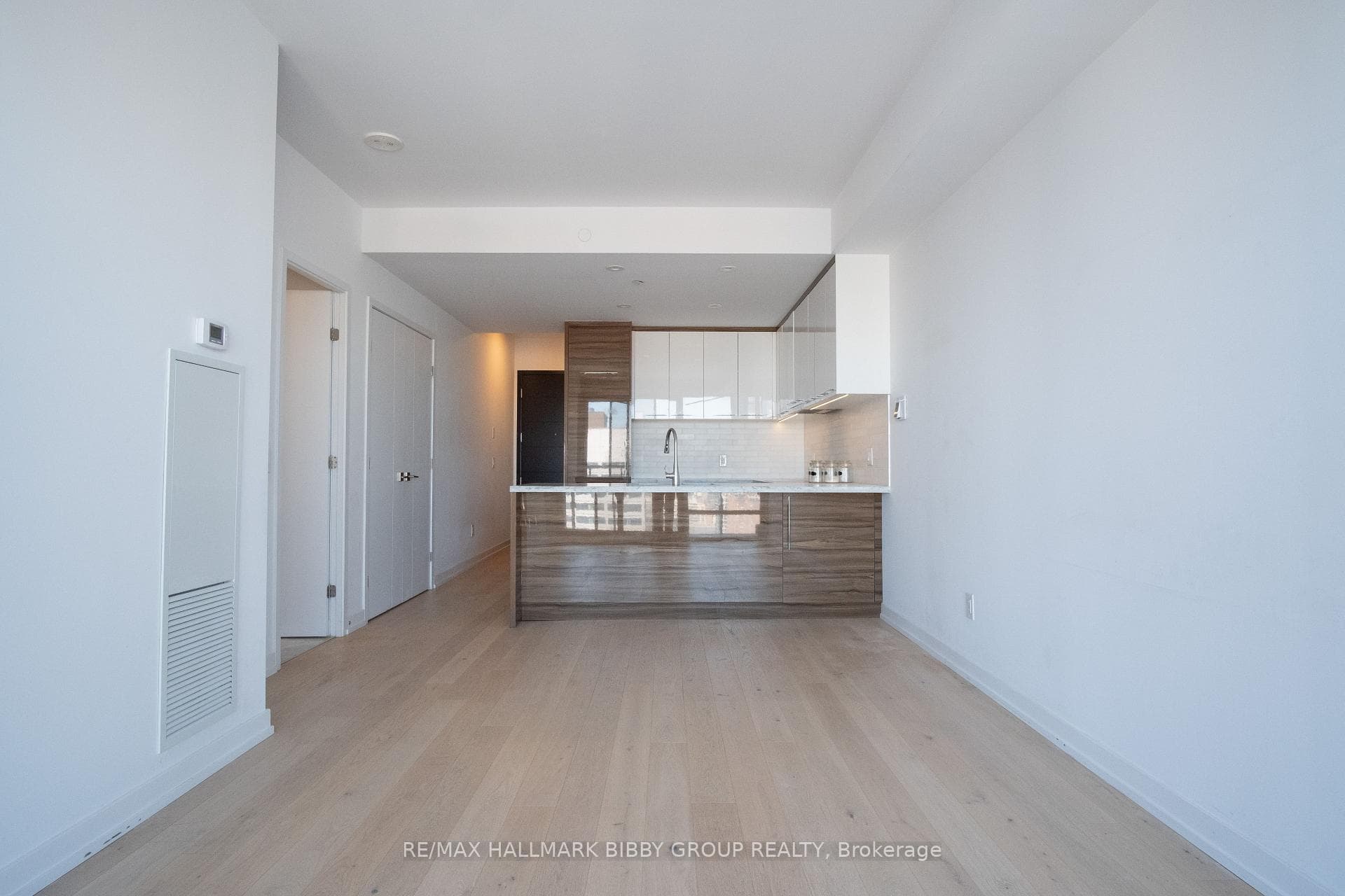 488 University Avenue Unit 2106 photo 1