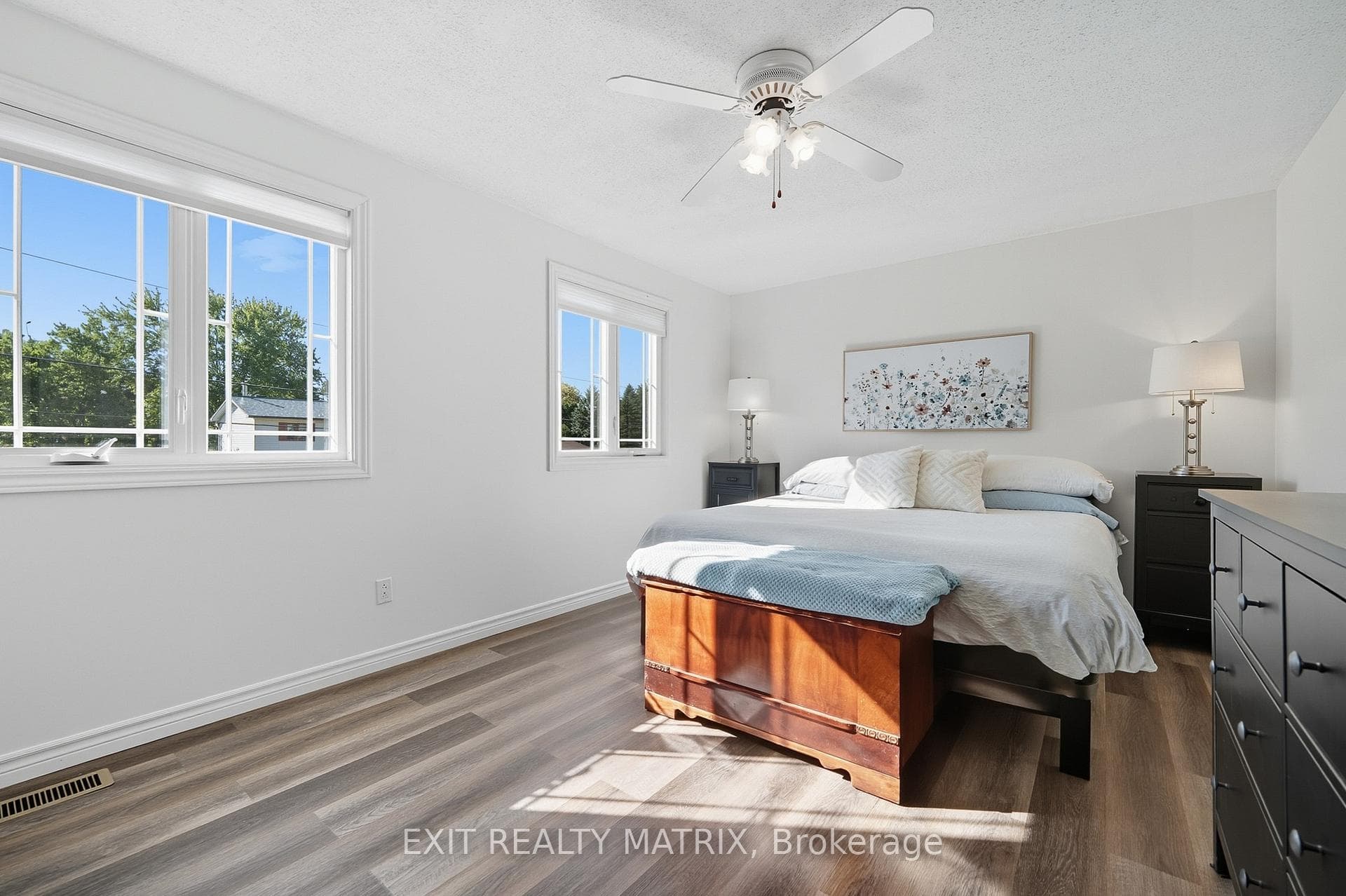 159 DUNLOP Crescent photo 20