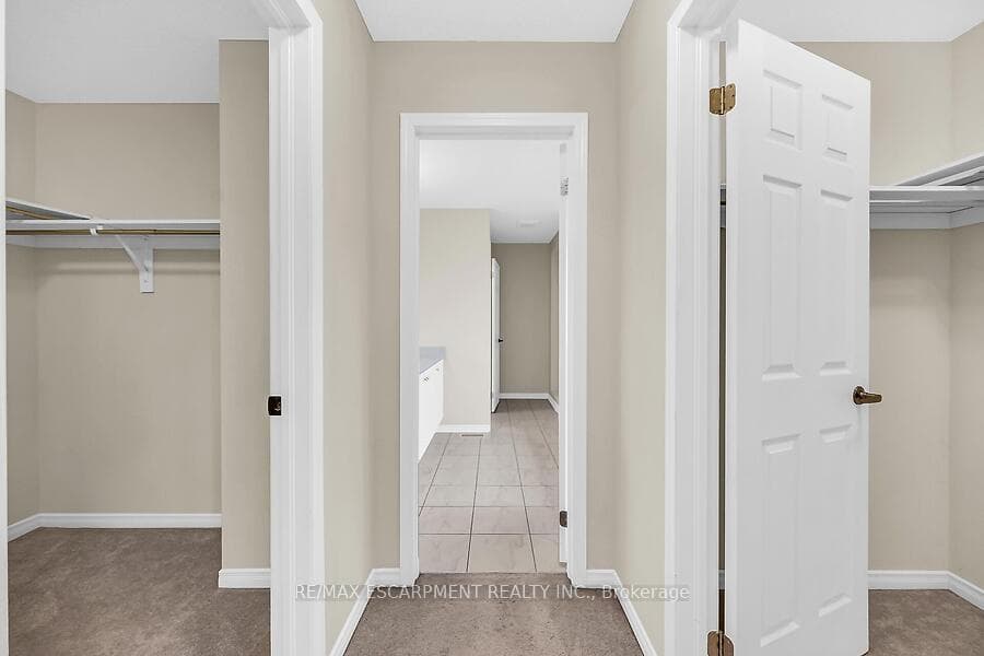 87 LARRY Crescent photo 24