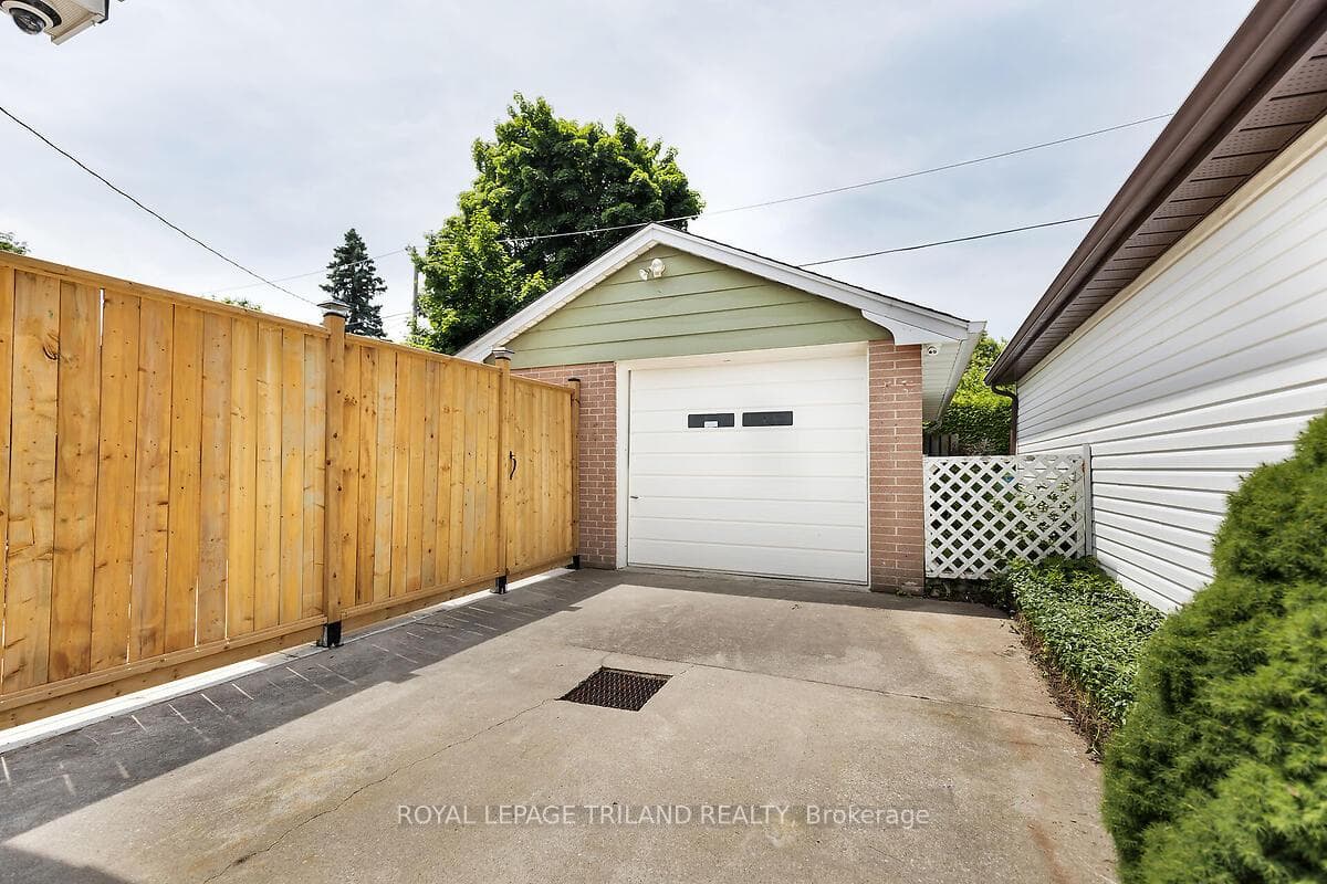 23 Cronyn Crescent photo 35