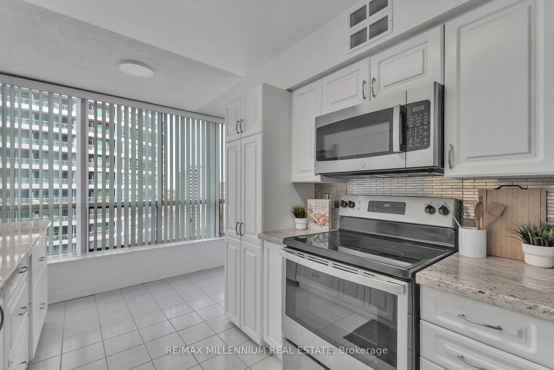 55 Elm Drive Unit 1211 photo 20
