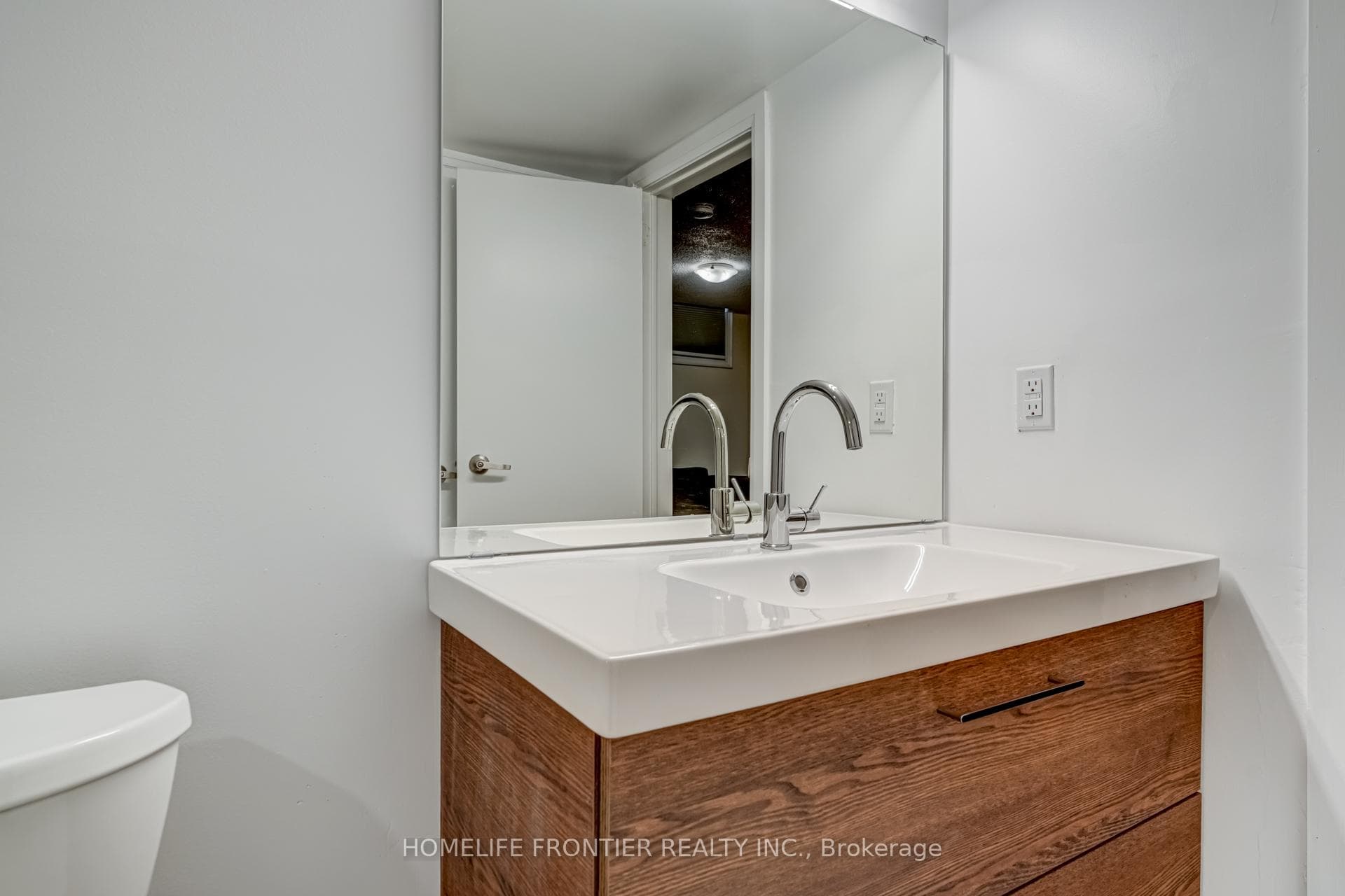 29 Madsen Crescent Unit Bsmt photo 23