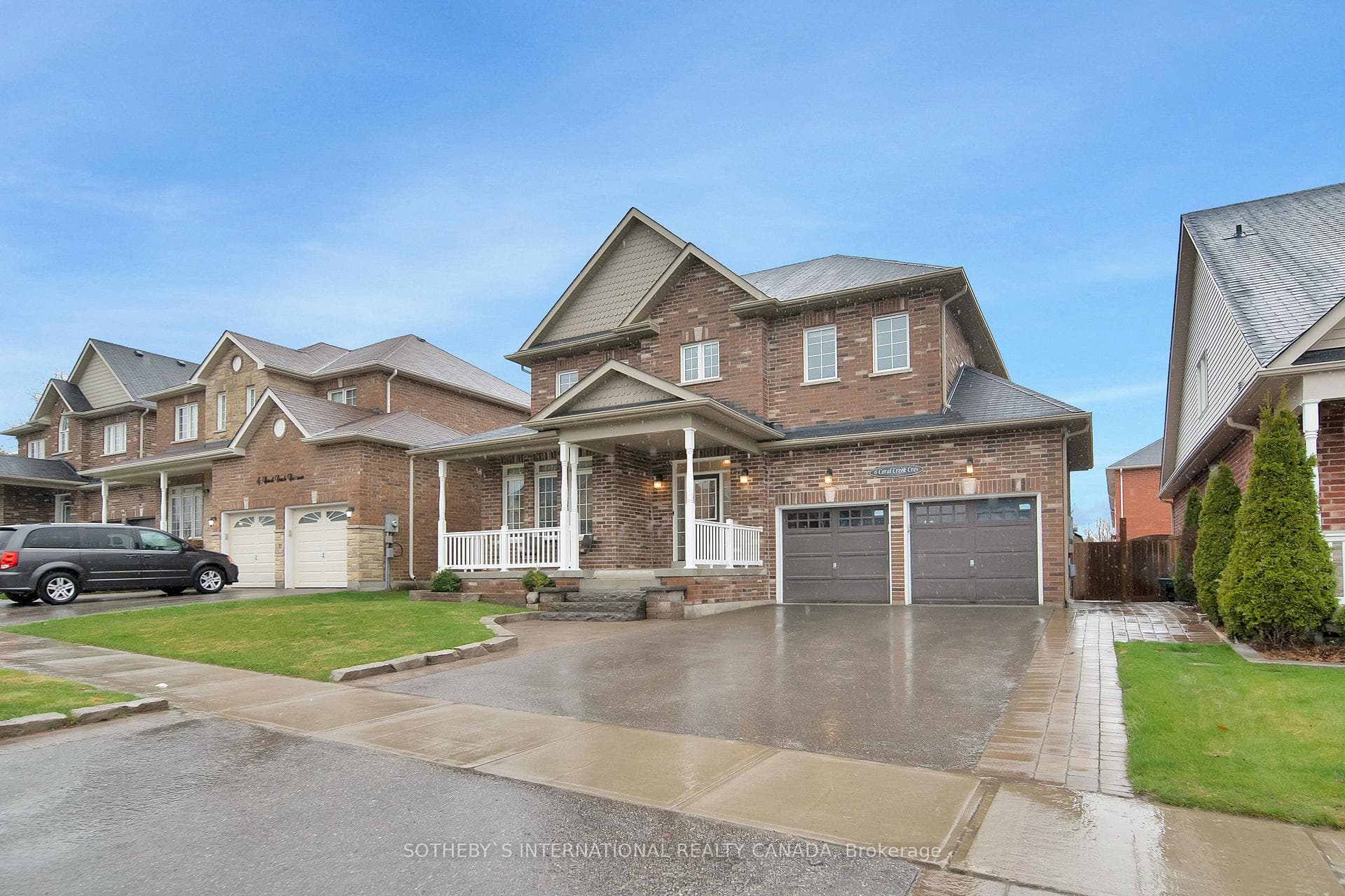 6 Coral Creek Crescent photo 3