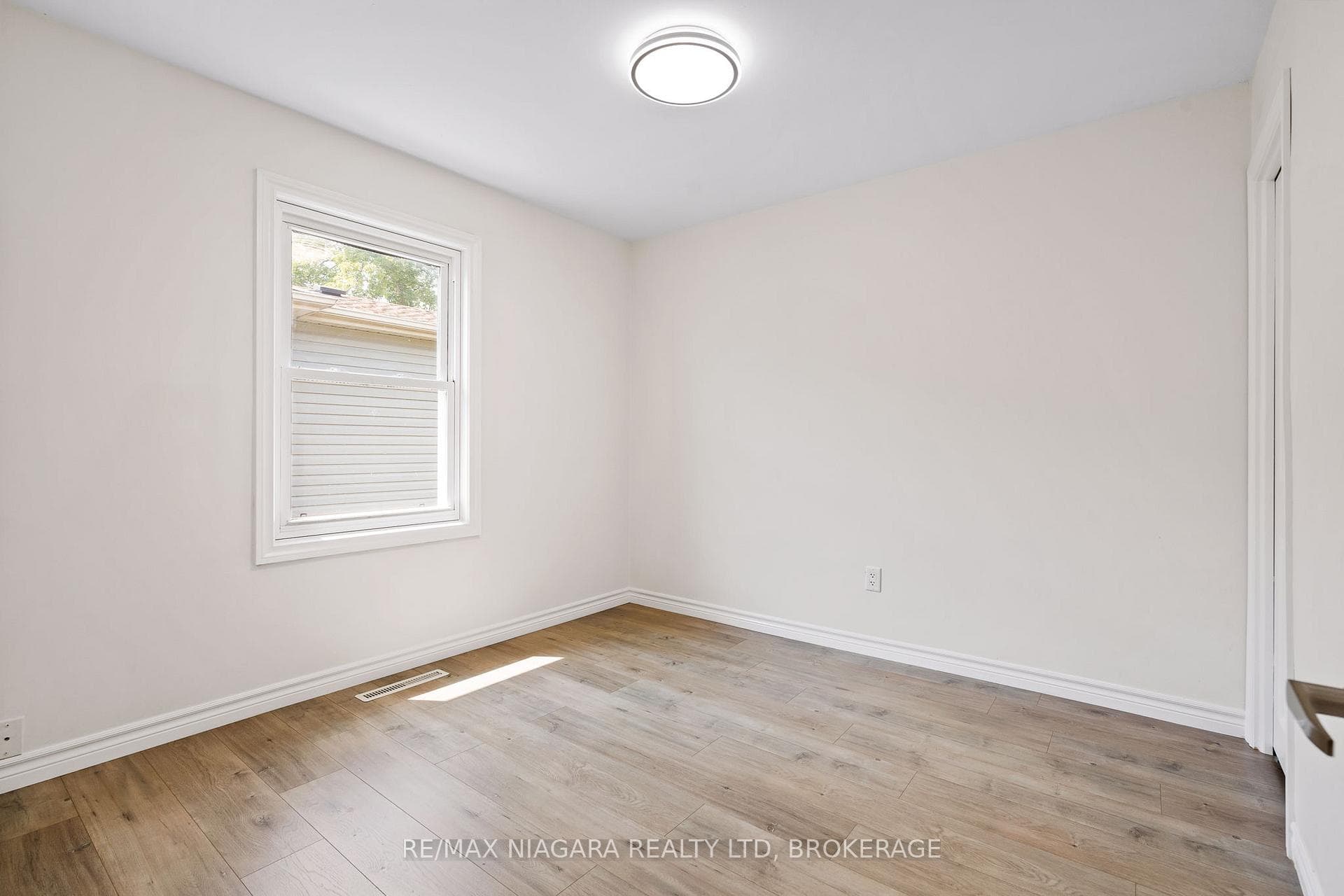 53 Collier Road photo 10
