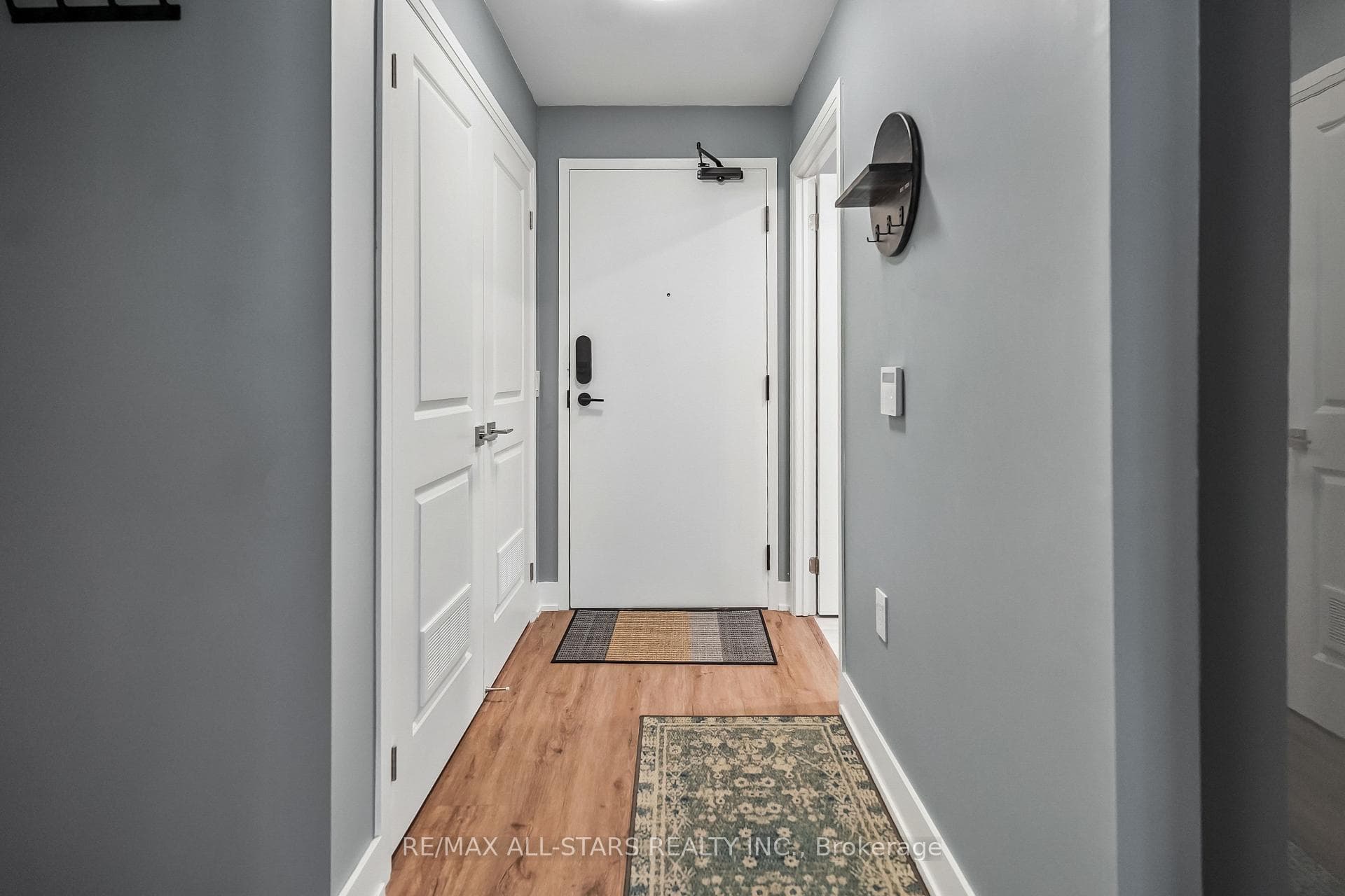 Entrance w laundry, closet & bathroom