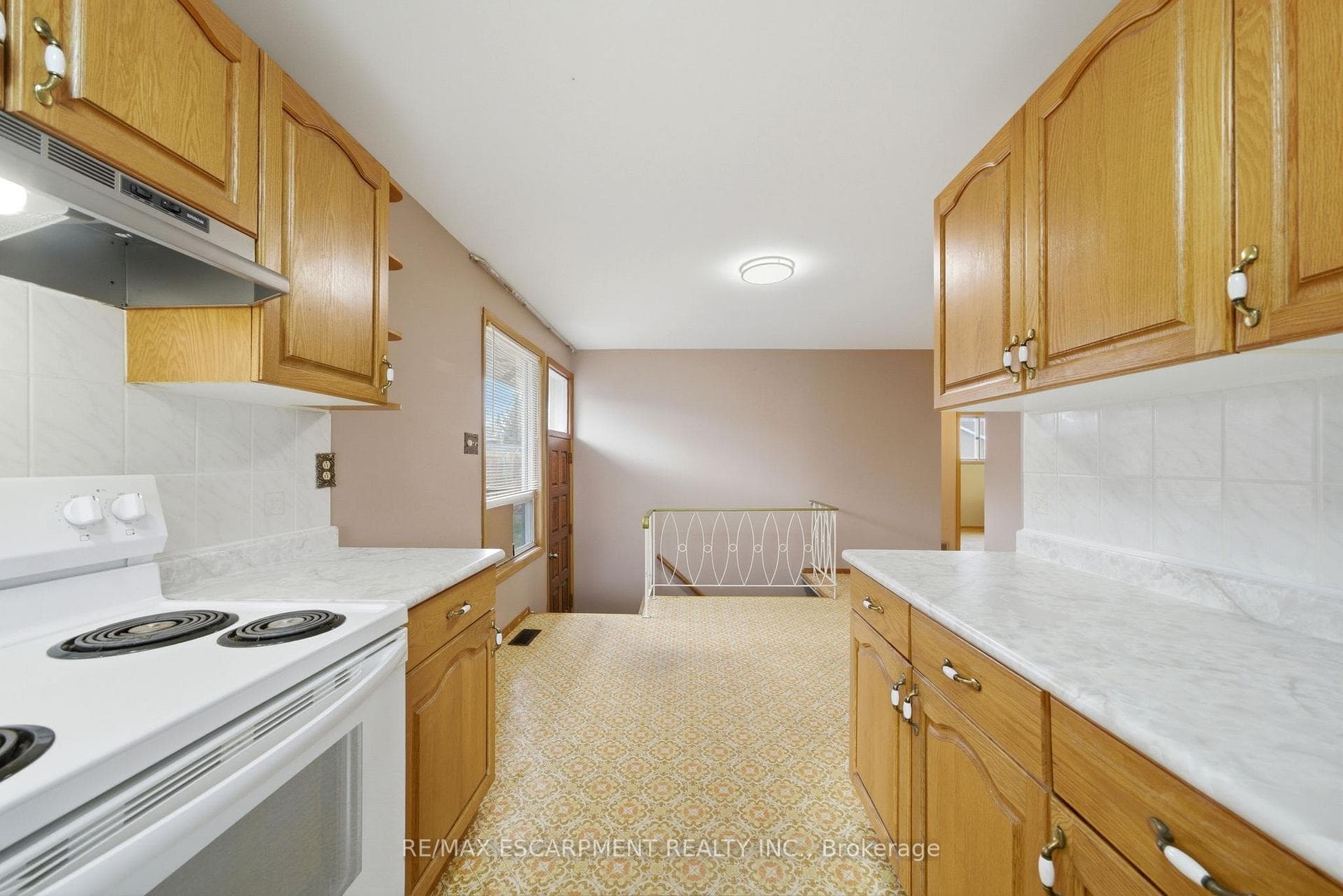 136 Cromwell Crescent photo 7