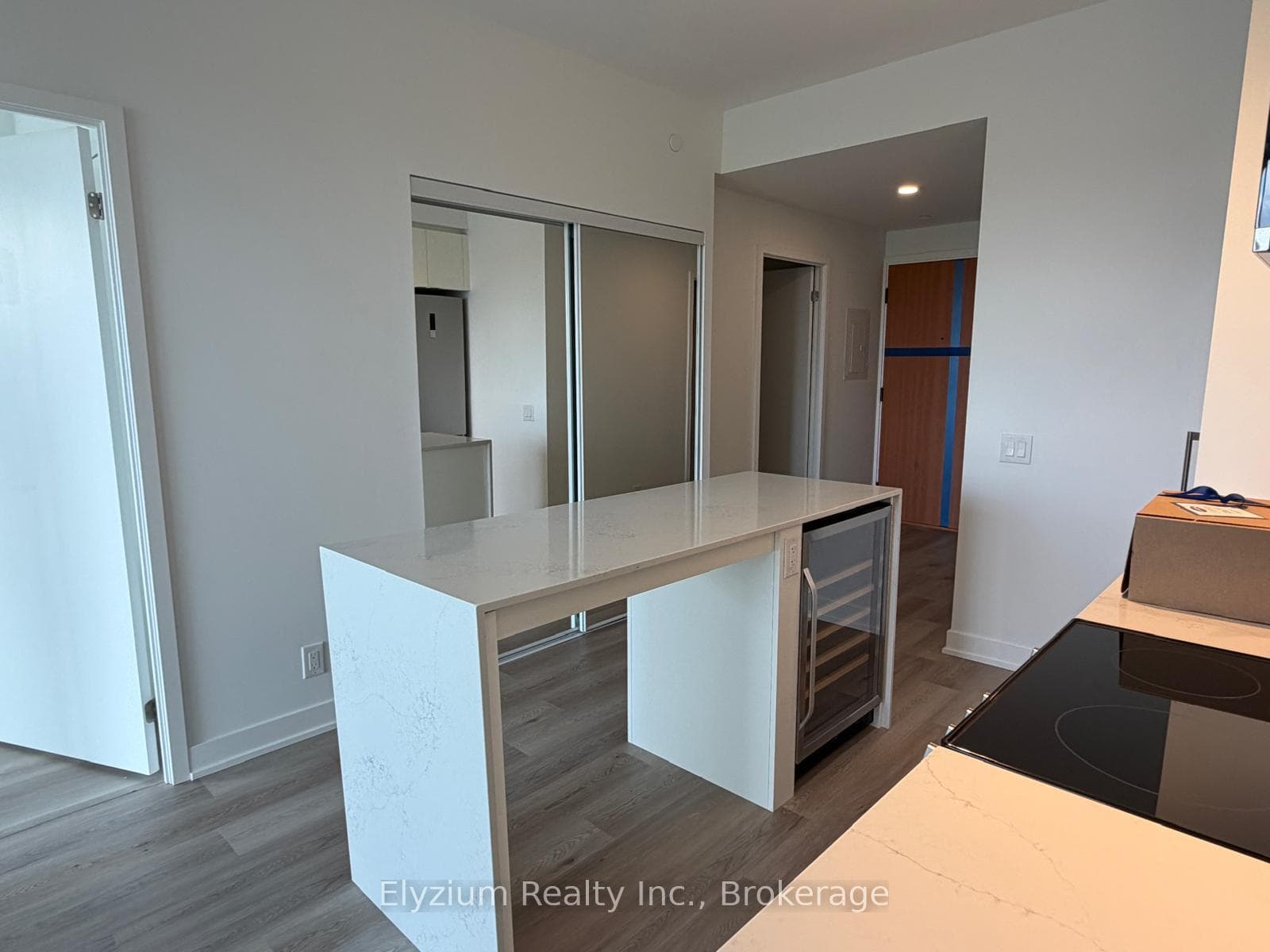 1660 Bloor Street Unit 715 photo 4