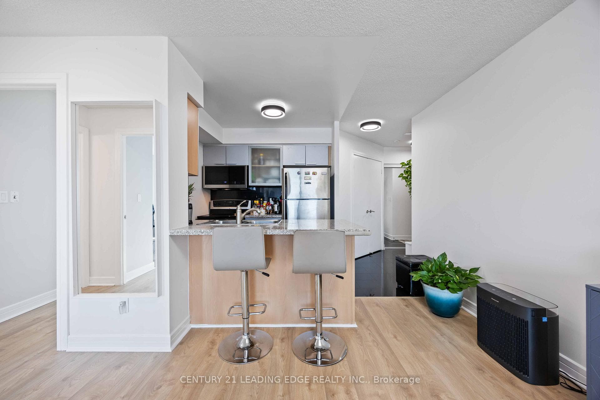 18 Harrison Garden Boulevard Unit 2008 photo 16