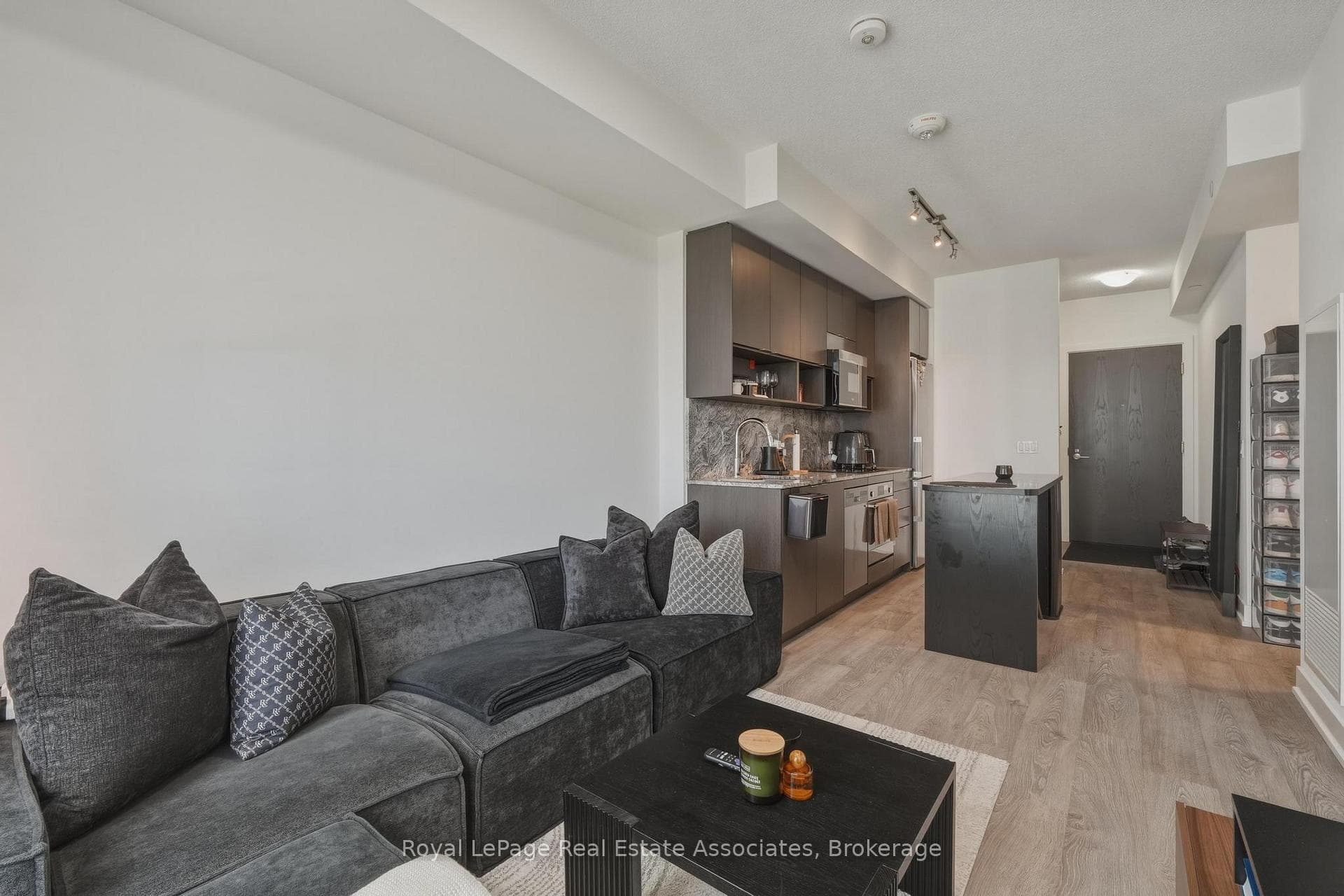 9 Mabelle Avenue Unit 3020 photo 13