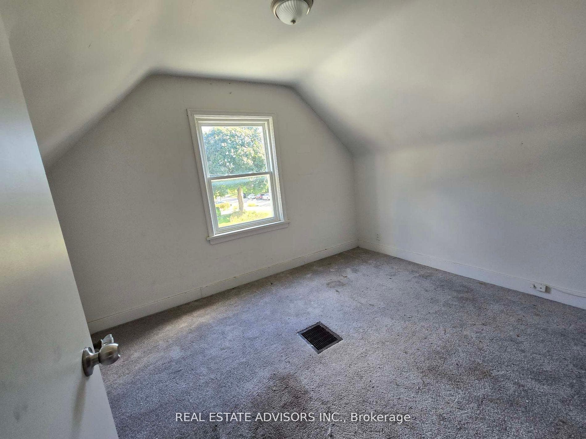 46 Devondale Avenue photo 12
