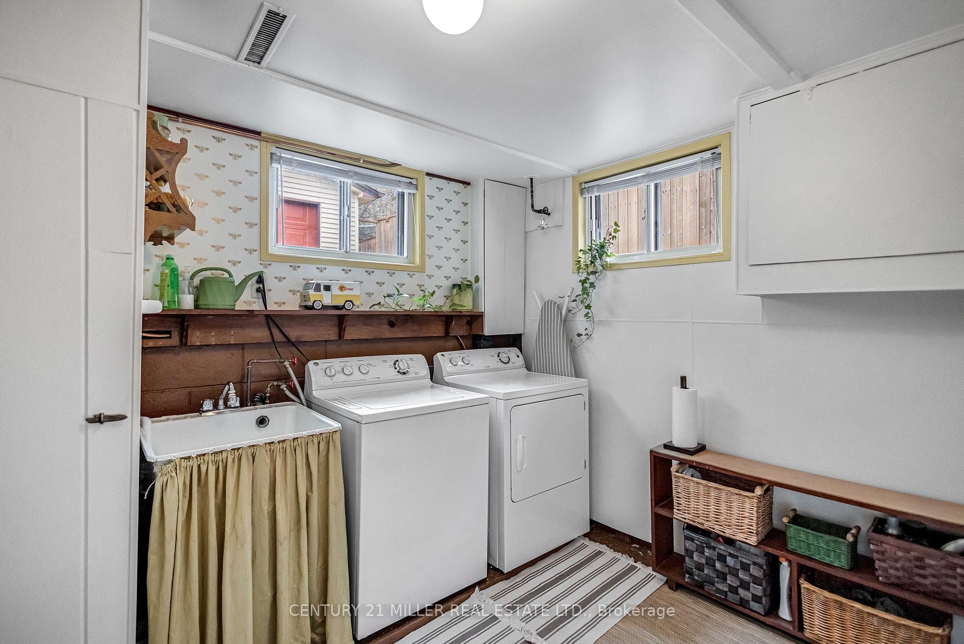 135 Macaulay Street photo 22