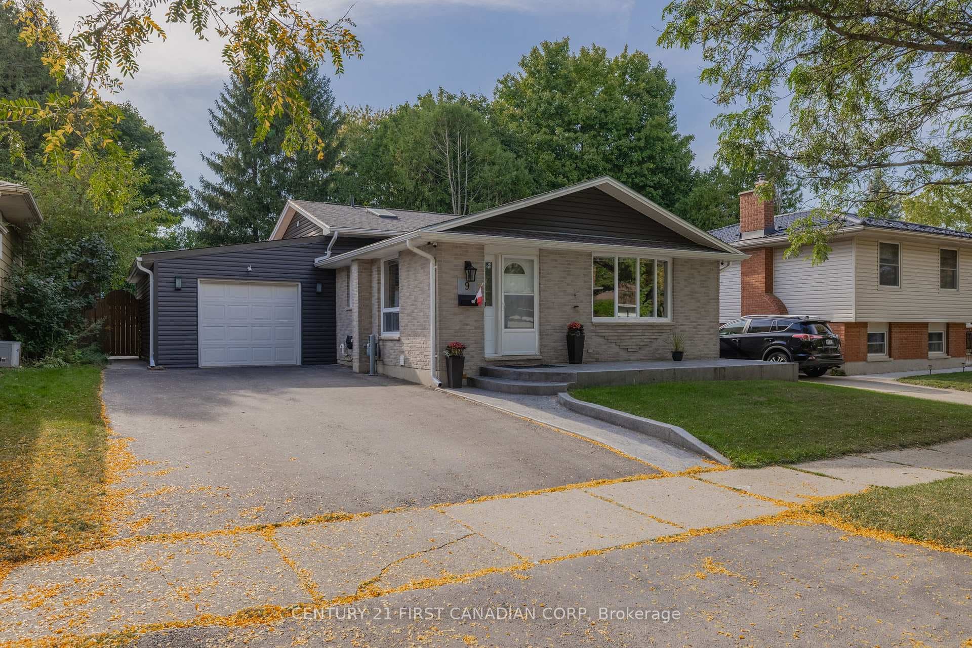 9 Rexway Road photo 1