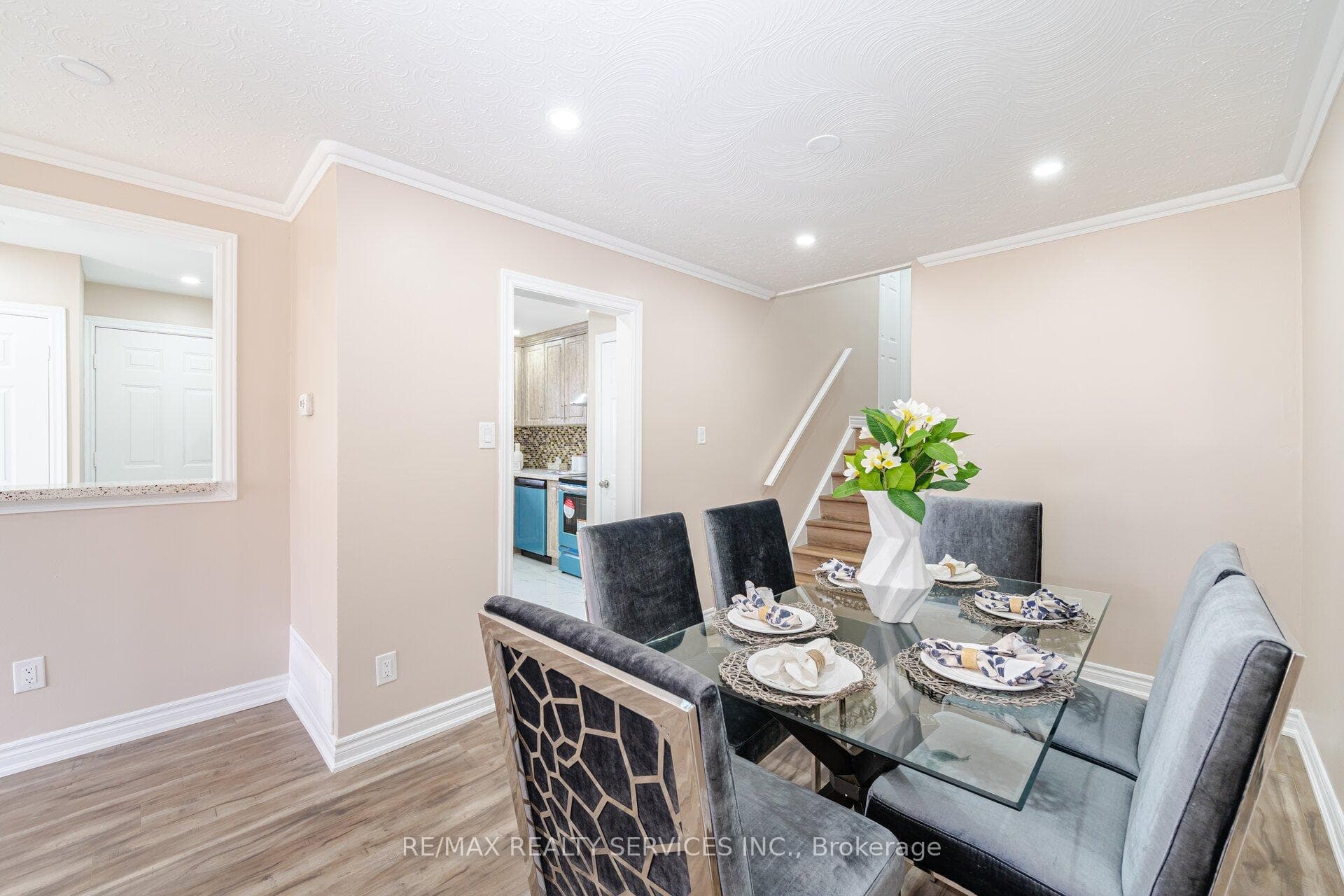 84 Earnscliffe Circle photo 10